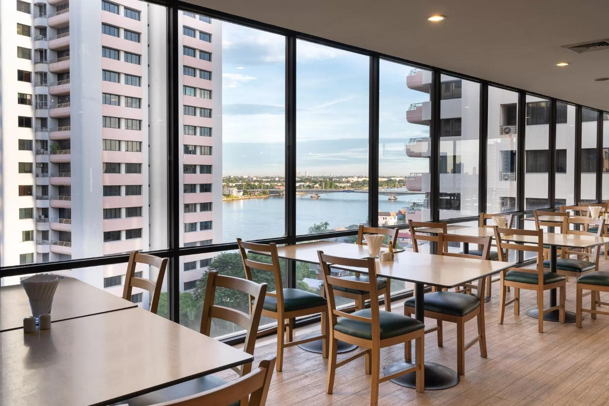 Restaurant/places to eat in Riverine Place Hotel and Residence