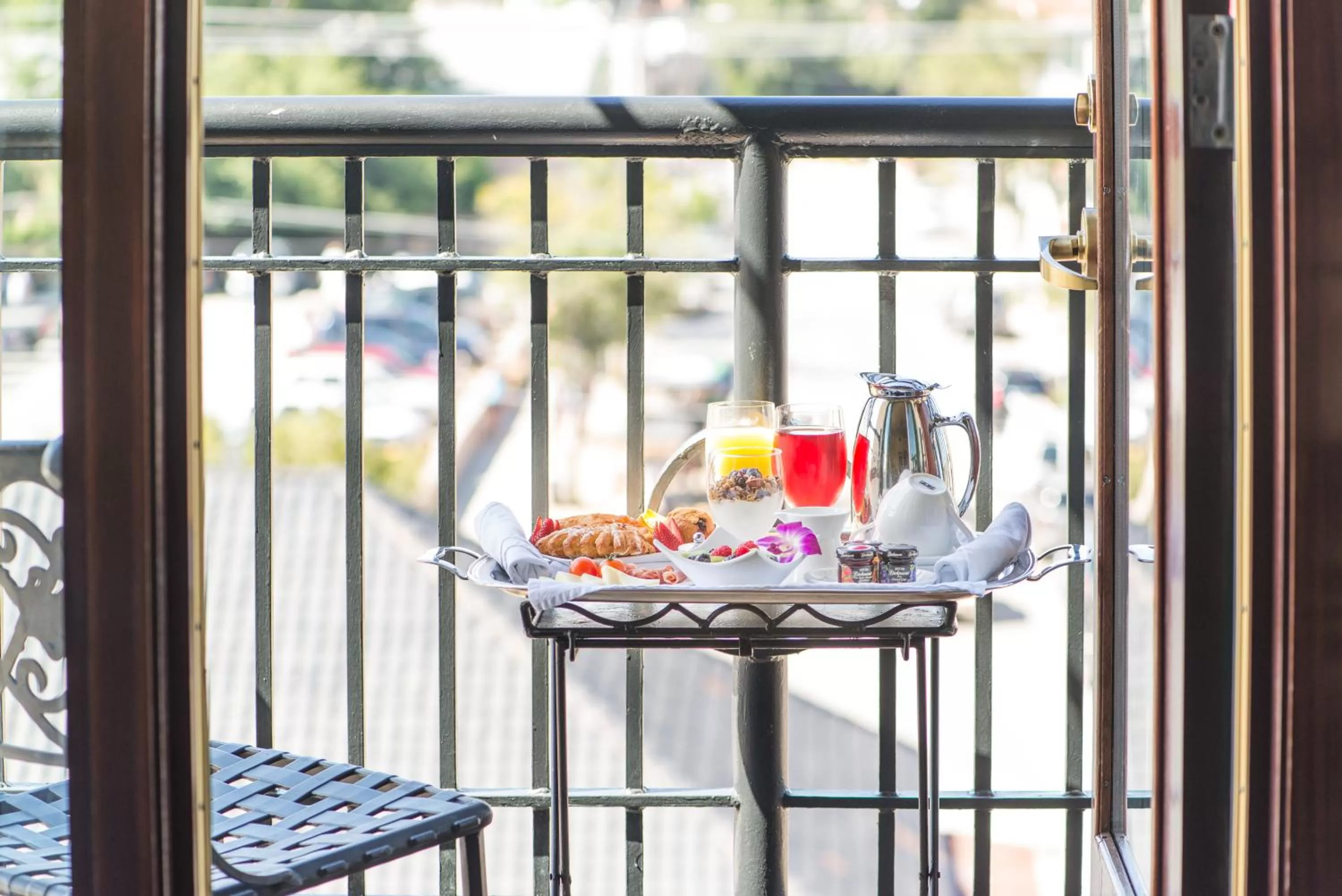 Food and drinks in French Quarter Inn