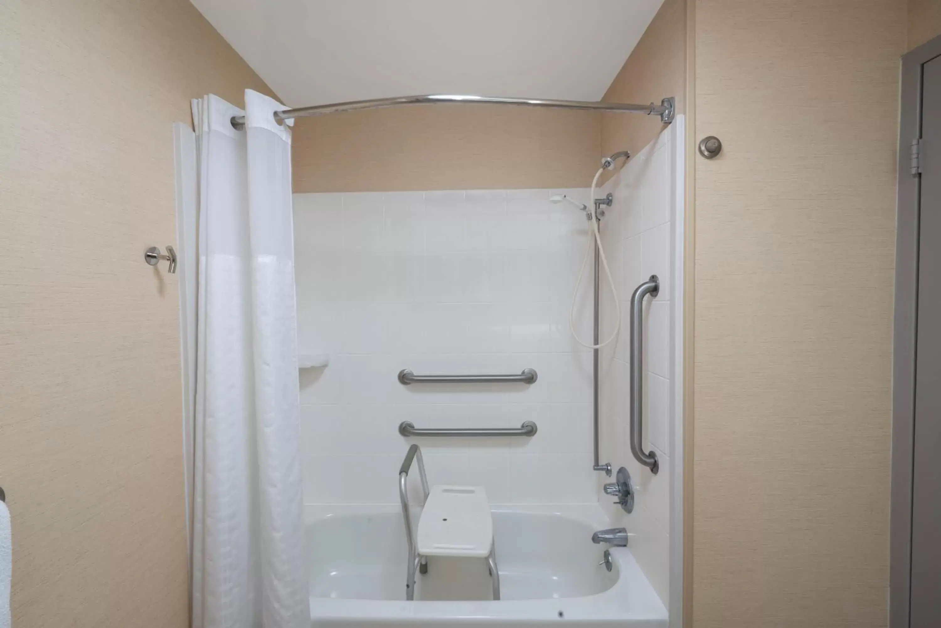 King Room with Mobility/Hearing Impaired Access - Non-Smoking in Wingate by Wyndham Fletcher at Asheville Airport King Room with Mobility/Hearing Impaired Access - Non-Smoking in Wingate by Wyndham Fletcher at Asheville Airport