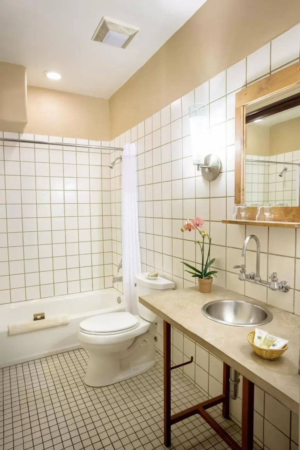 Fireplace Super Casita with King Bed in Las Palomas Fireplace Super Casita with King Bed in Las Palomas