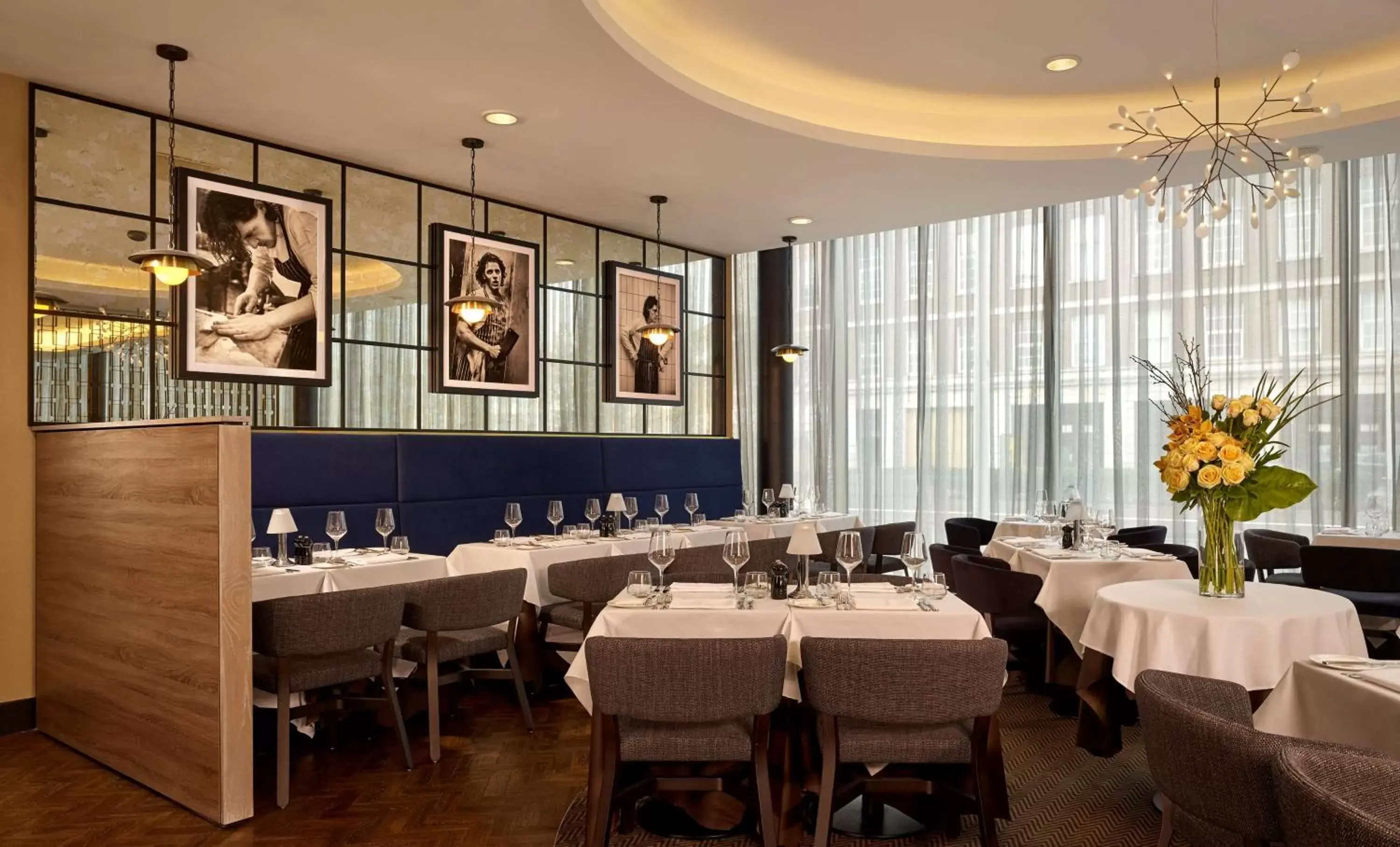 Dining area, Restaurant/Places to Eat in Doubletree By Hilton Hull