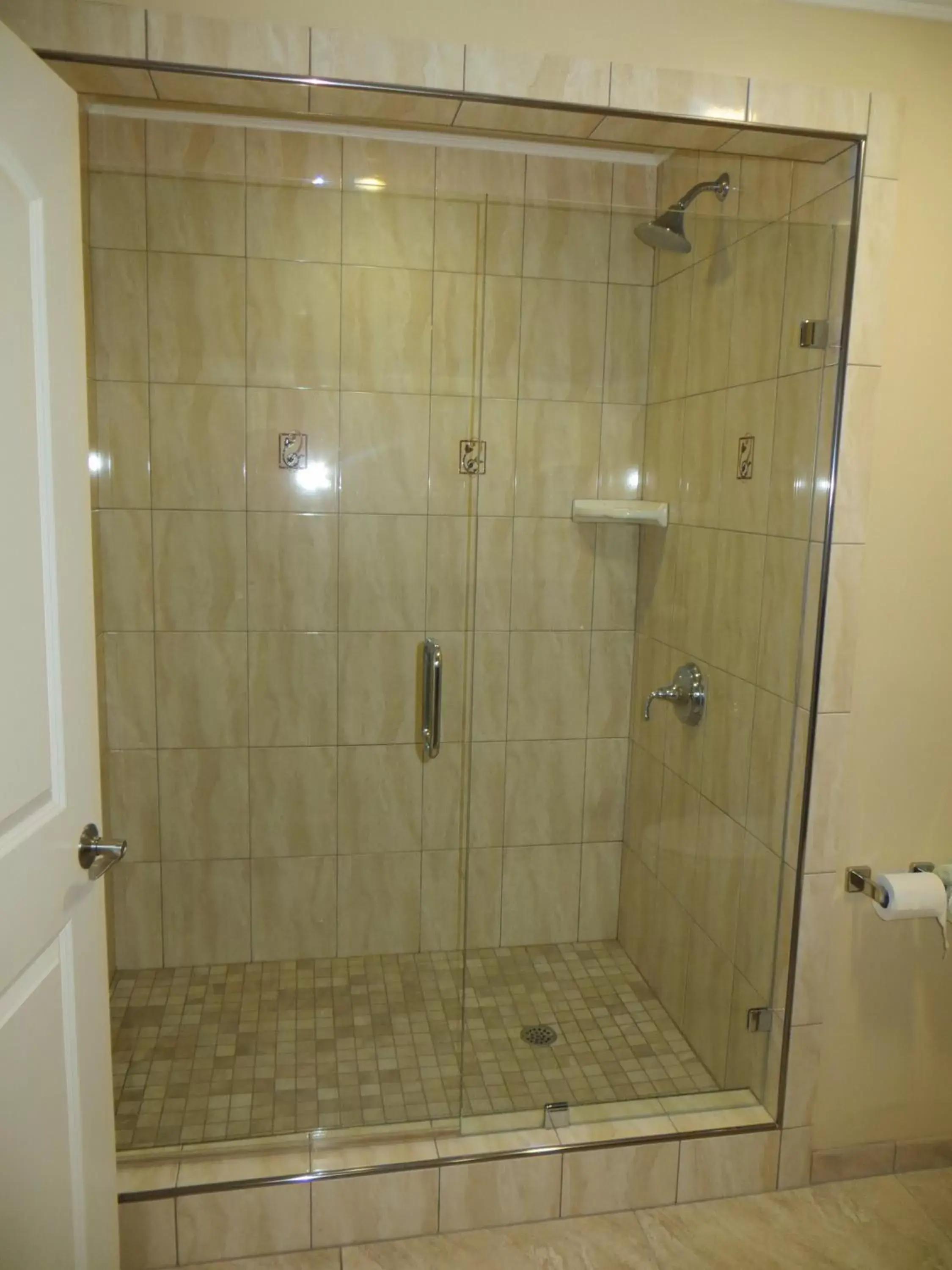 Bathroom in Best Western Plus Airport Plaza