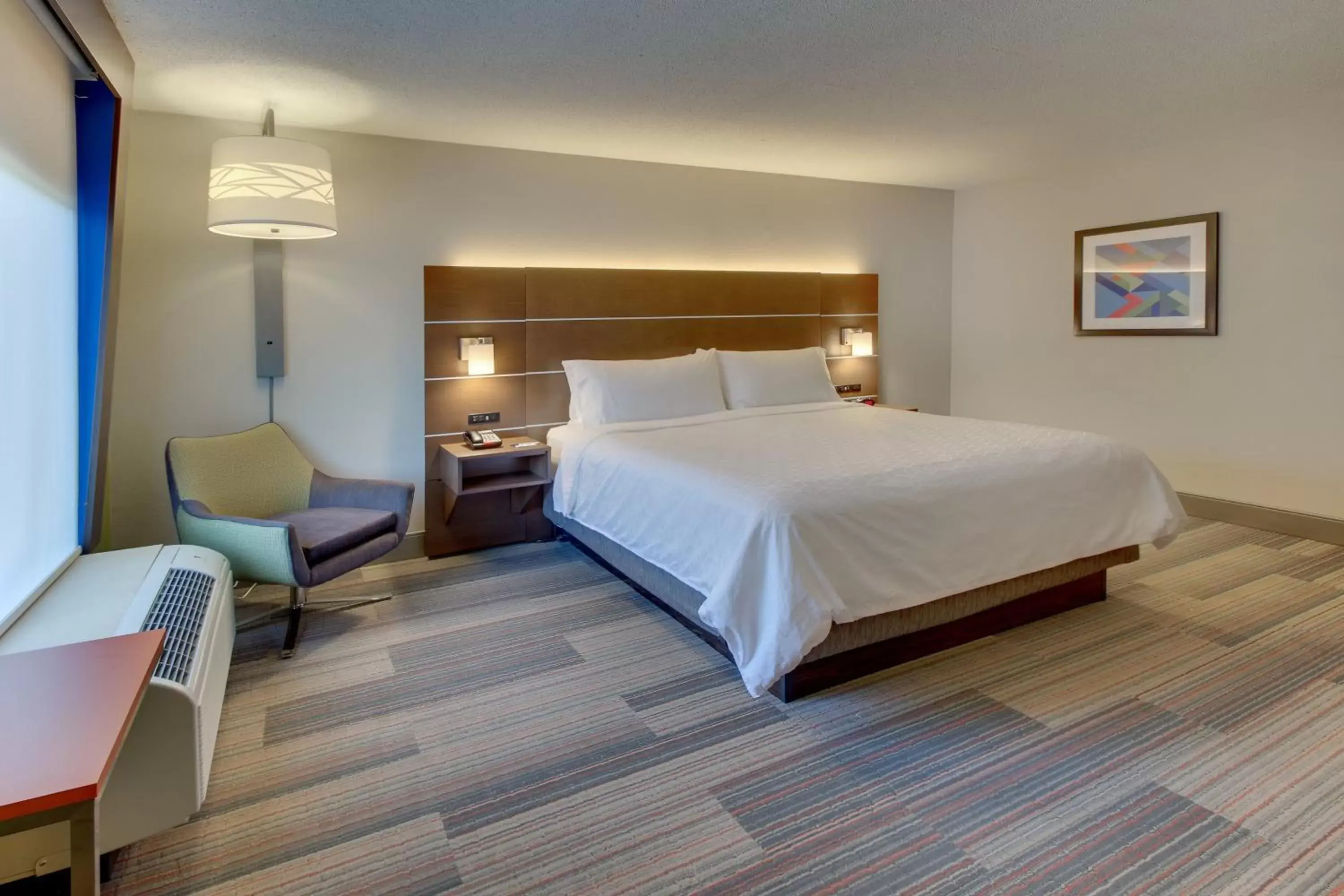 Photo of the whole room, Bed in Holiday Inn Express & Suites Atlanta Perimeter Mall Hotel, an IHG Hotel