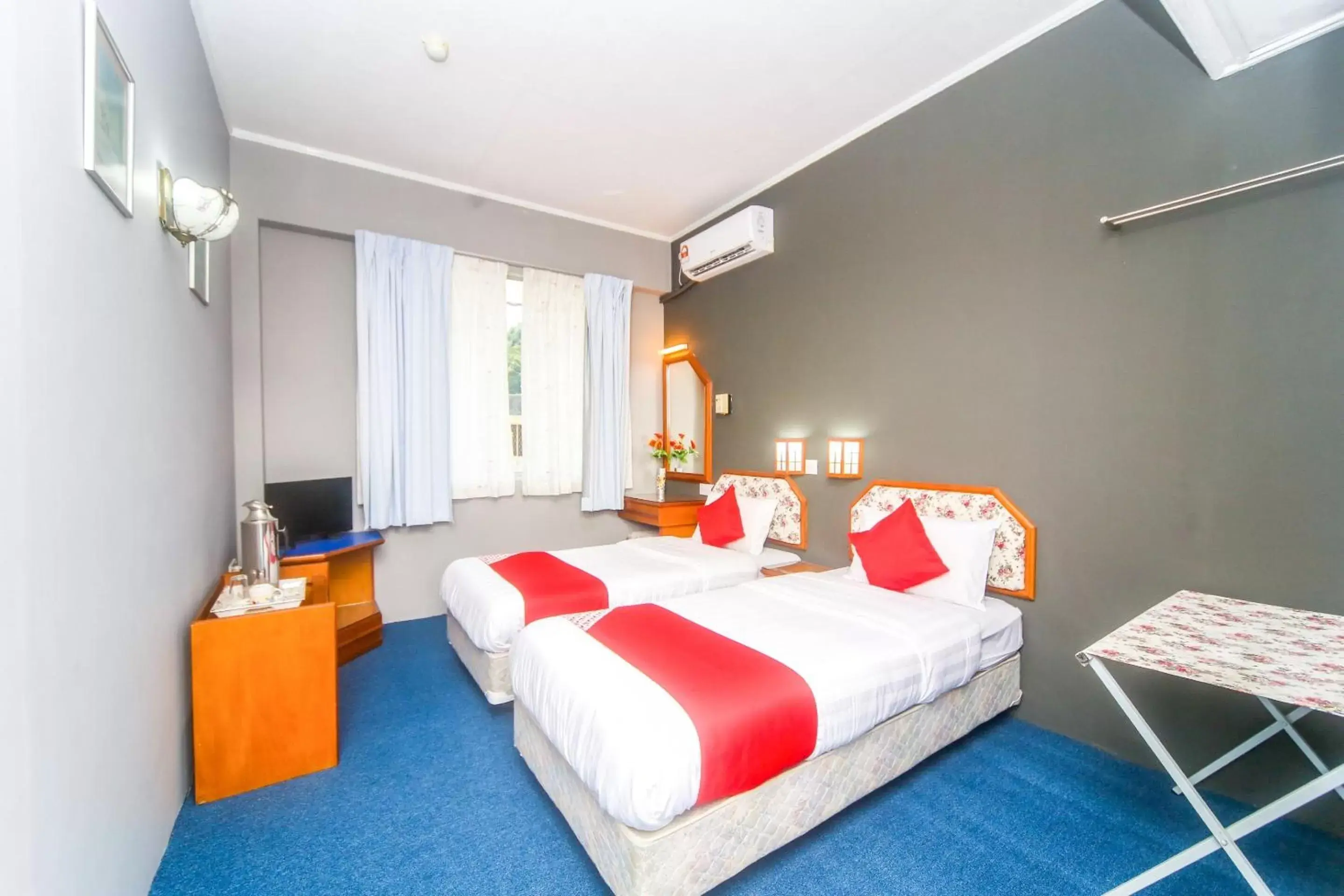 Bedroom, Bed in OYO 1026 Hotel Lutana