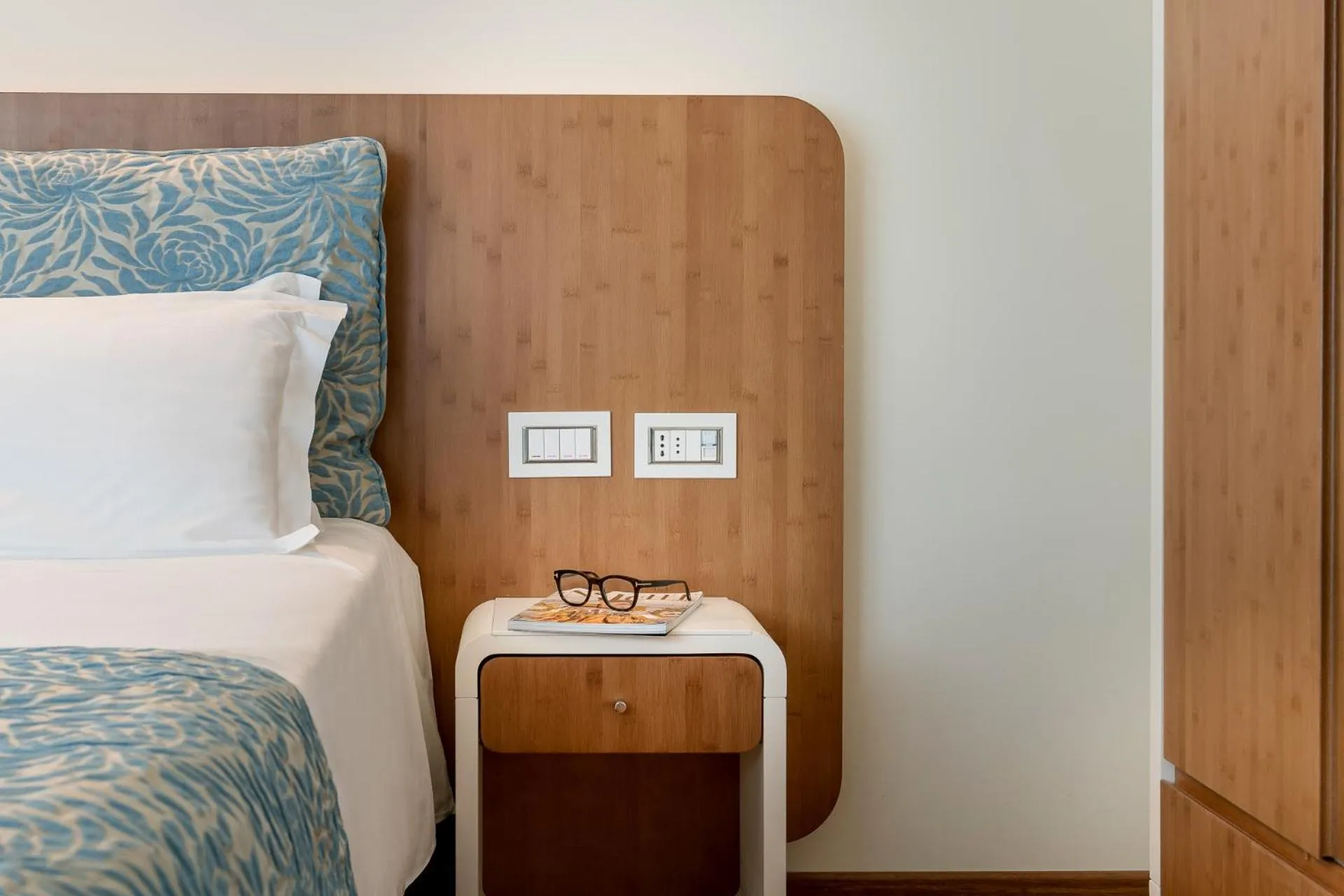 Bedroom, Bed in T-Suite Hotel