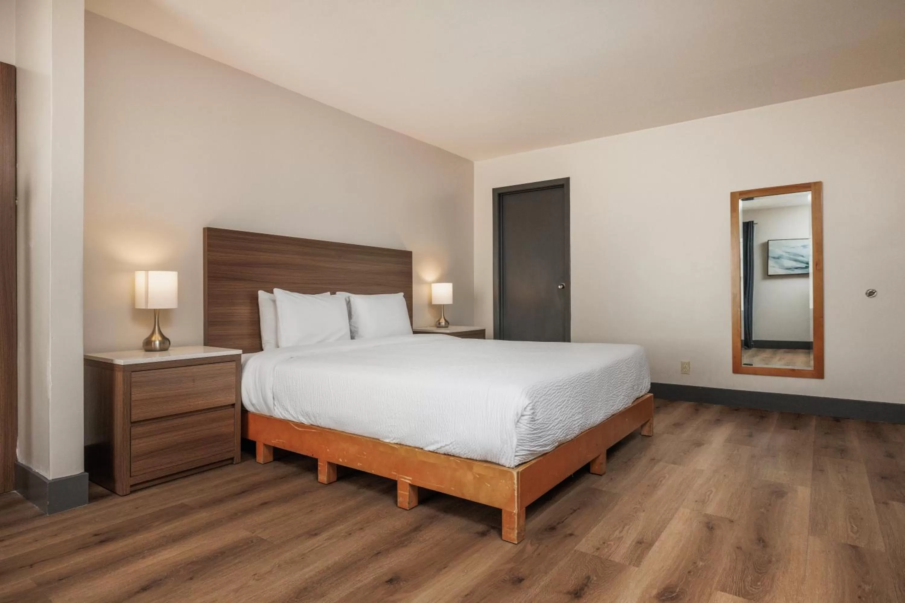 Queen Room - Disability Access in La Luna Inn, an Ascend Collection Hotel