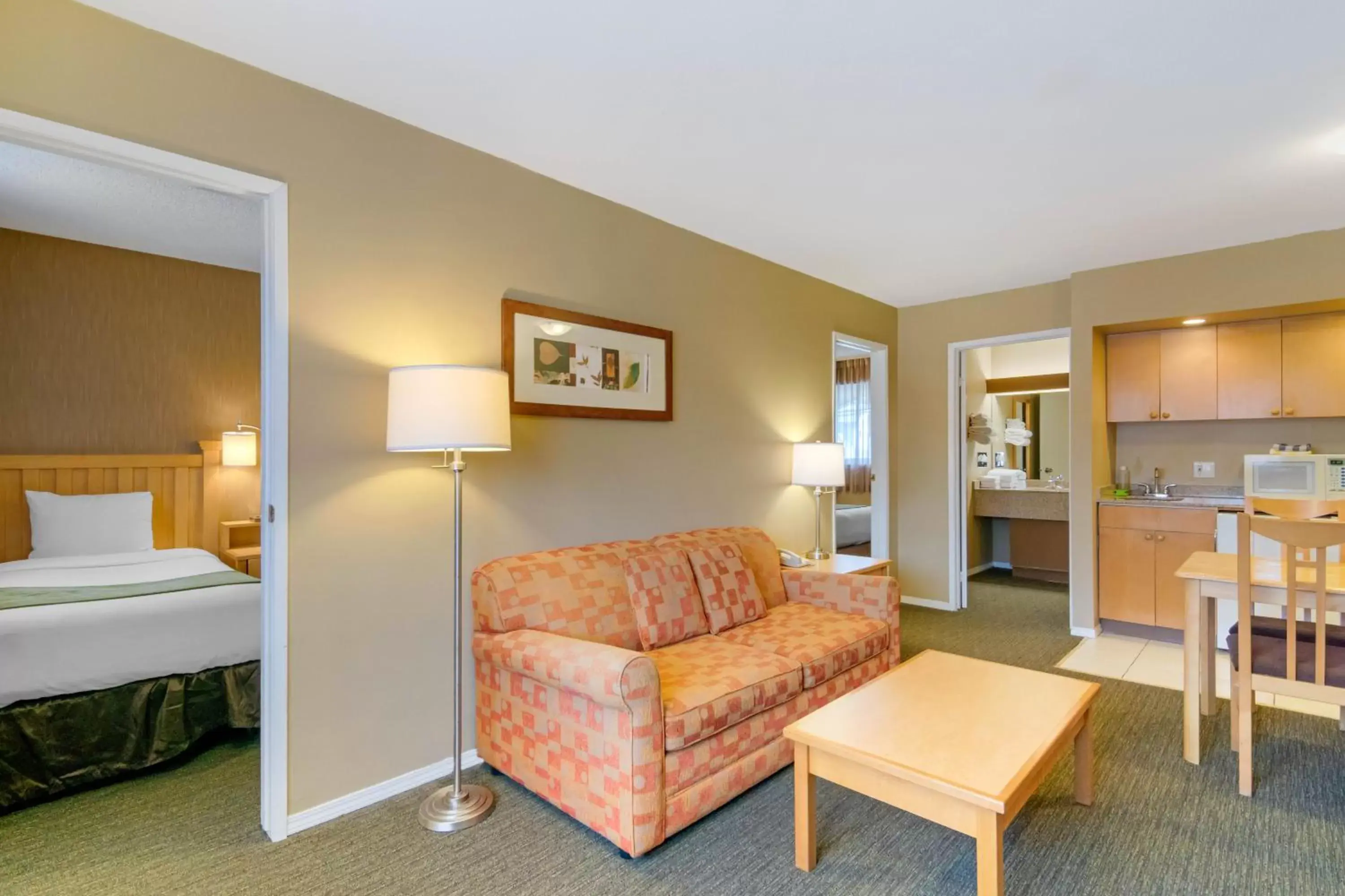 Family Suite with One Queen Bed, Two  Single Beds and Sofa Bed - Non/Smoking in Econo Lodge Inn & Suites - North Vancouver