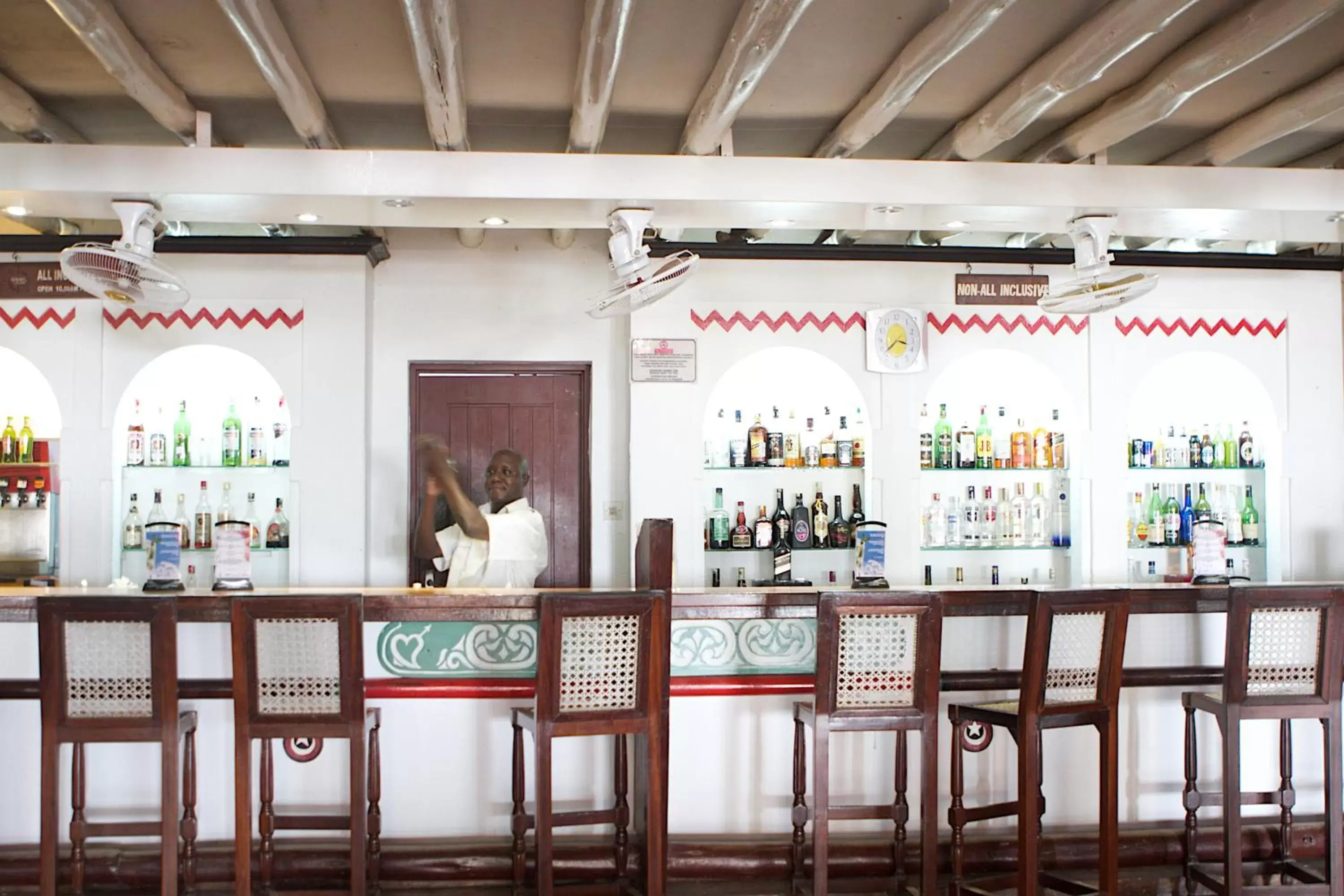 Lounge or bar in Voyager Beach Resort Lounge or bar in Voyager Beach Resort