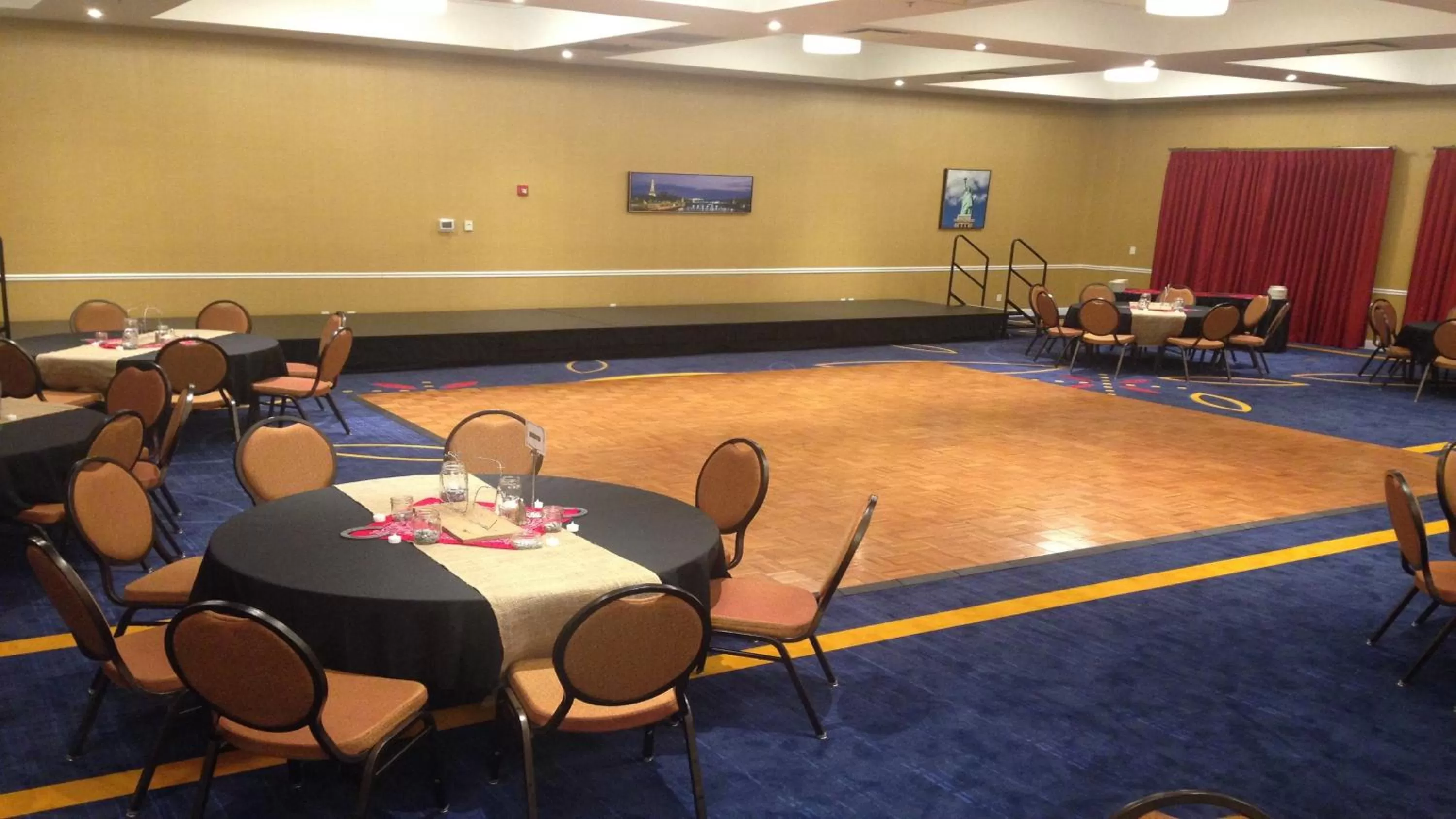 Meeting/conference room in Holiday Inn Express and Suites Columbia University Area by IHG