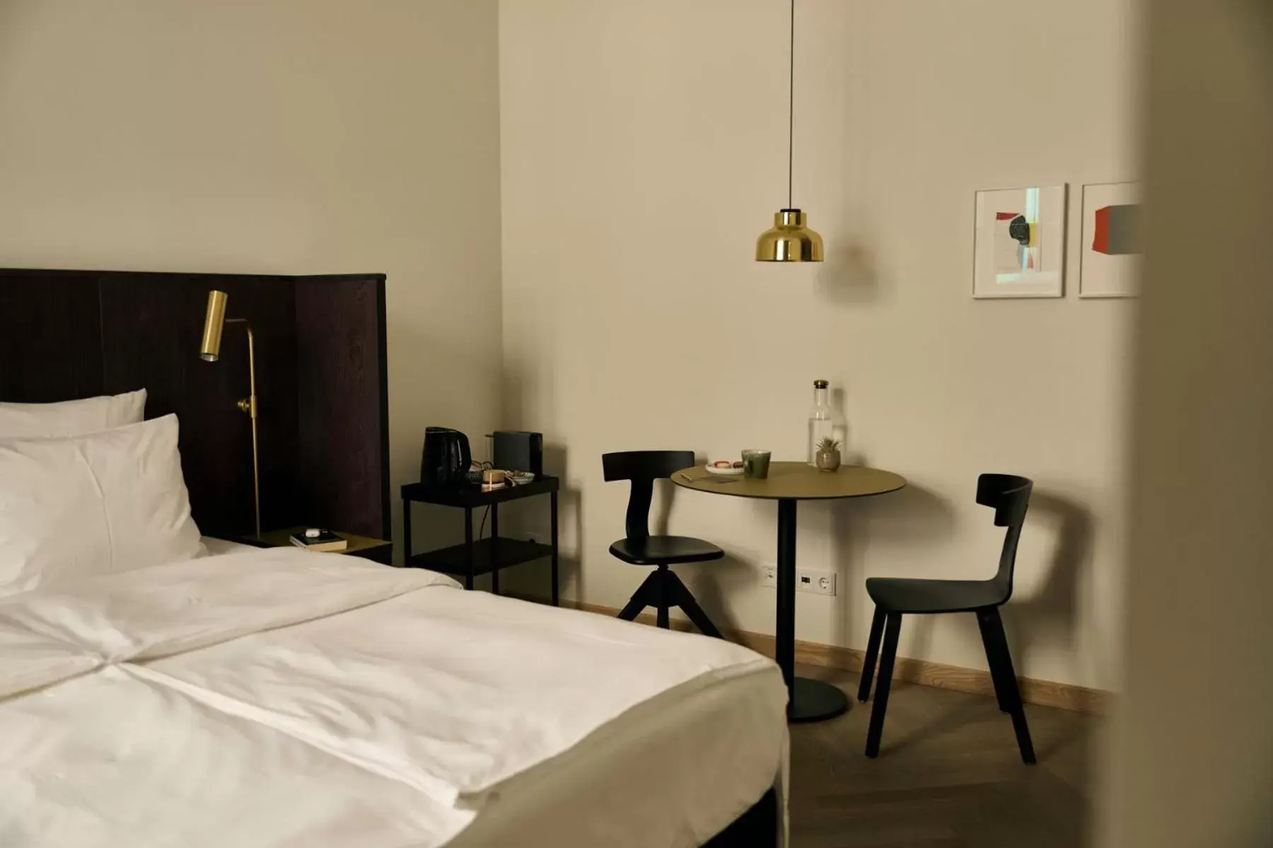 Bed in Melter Hotel & Apartments - a Neighborhood Hotel