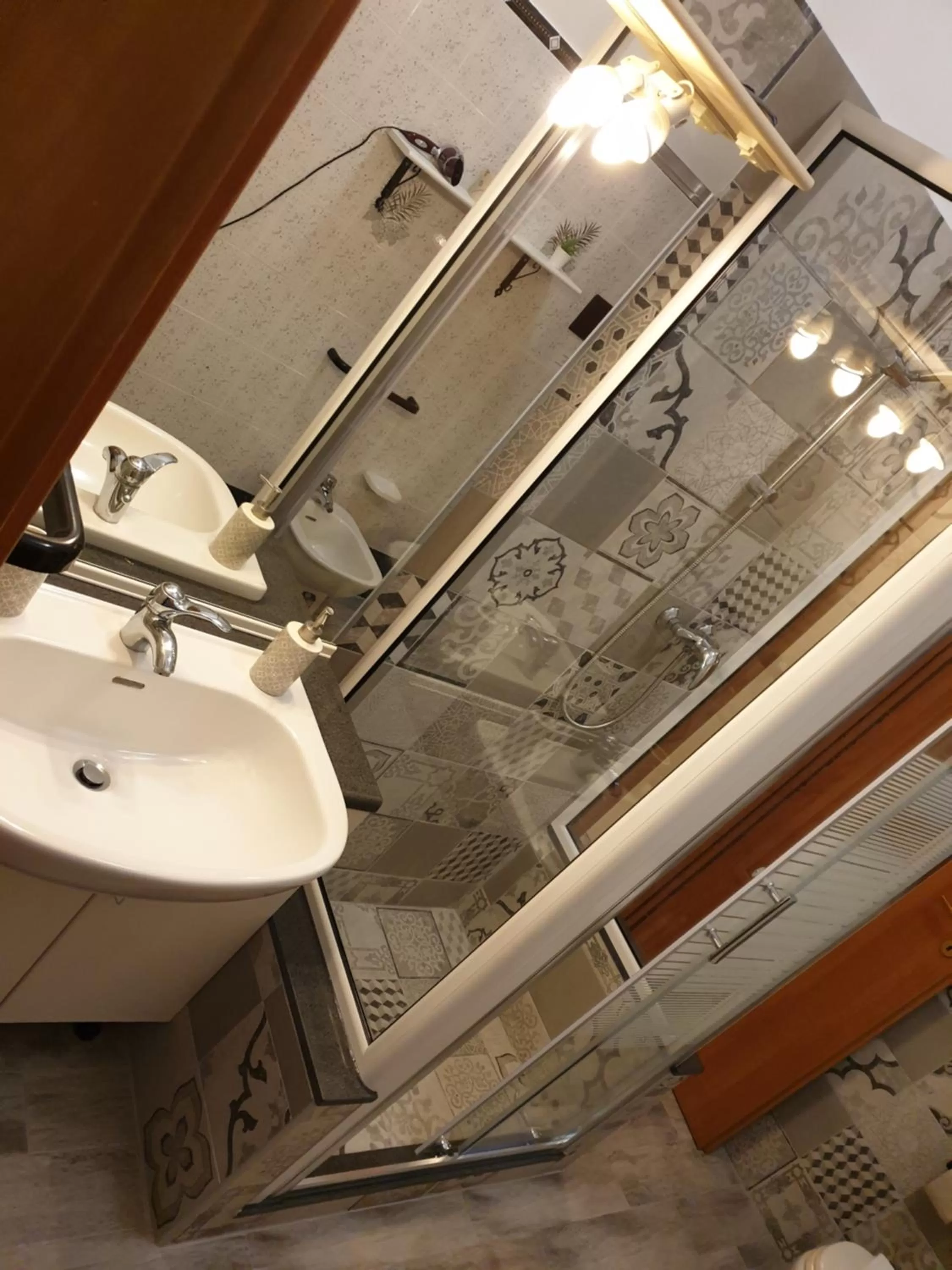 Shower in B&B Castelluccio