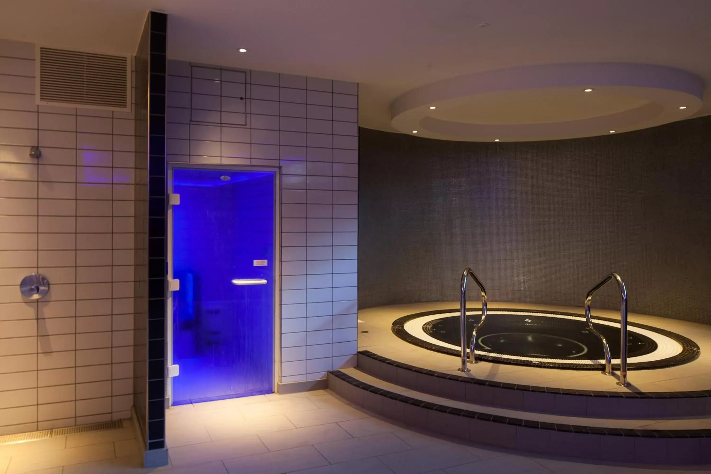 Swimming pool, Bathroom in Crowne Plaza Newcastle - Stephenson Quarter, an IHG Hotel