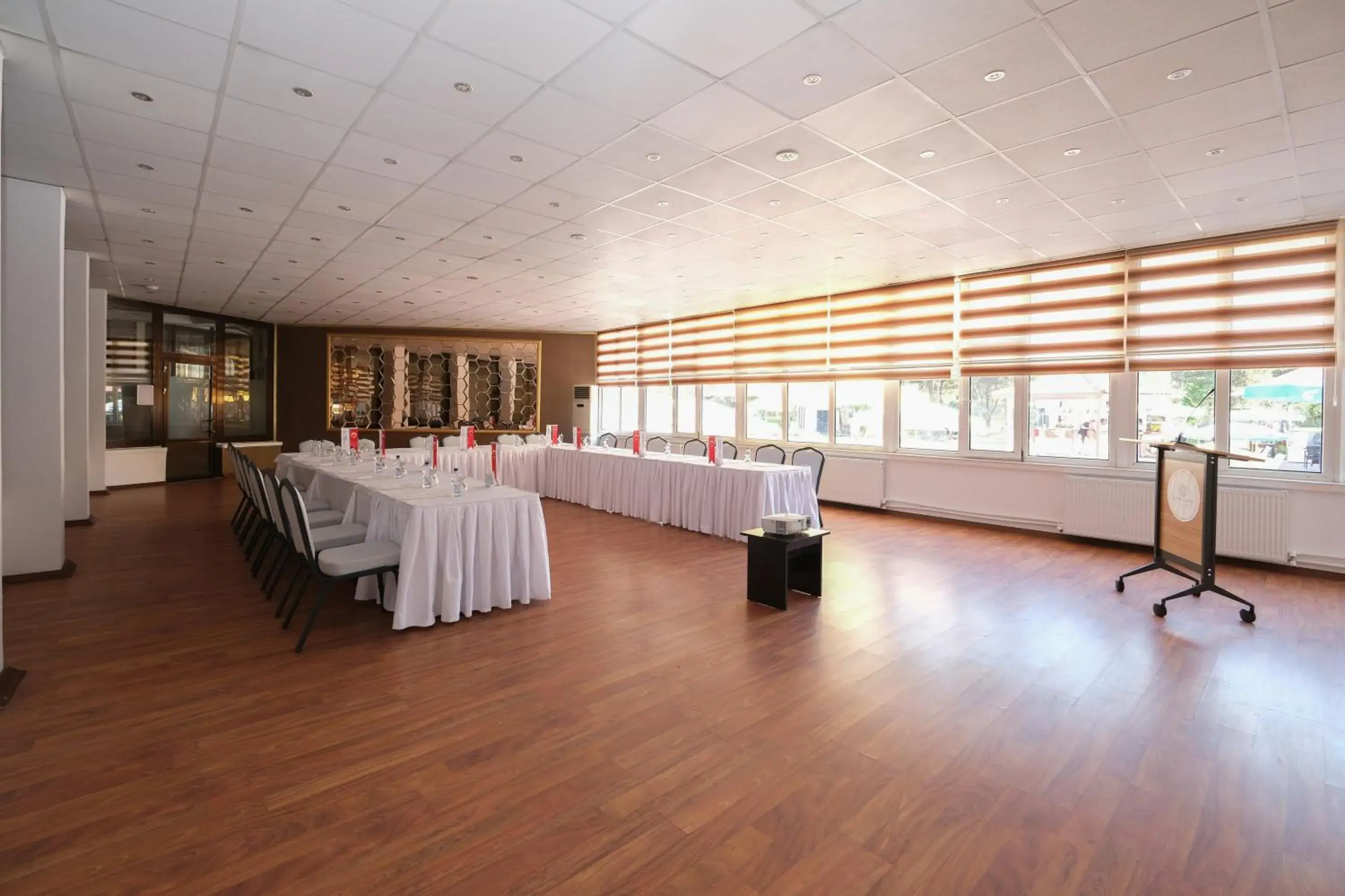 Meeting/conference room in SIGNATURE GARDEN AVANOS Hotel & SPA