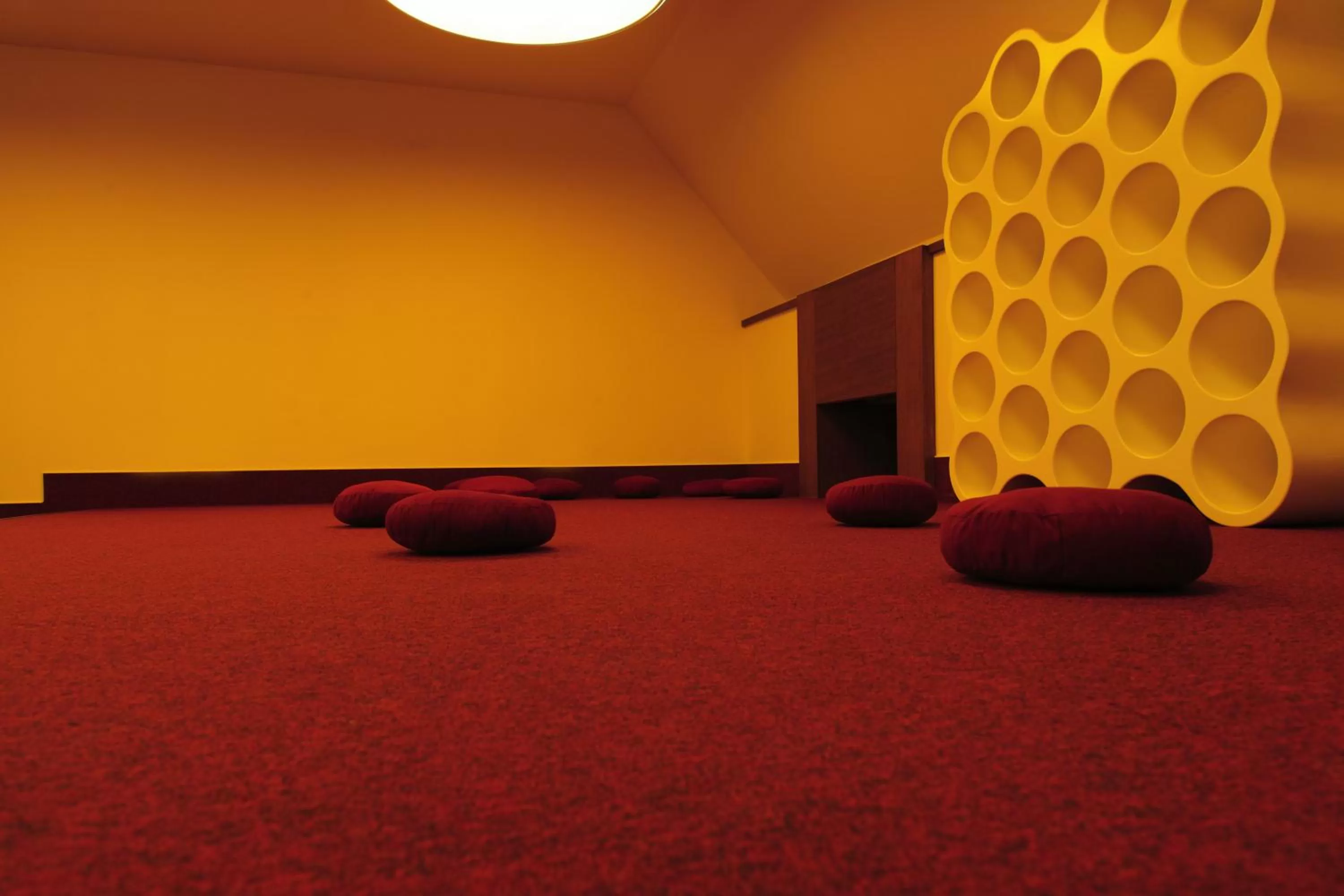 Communal lounge/ TV room in Sopron Monastery Hotel