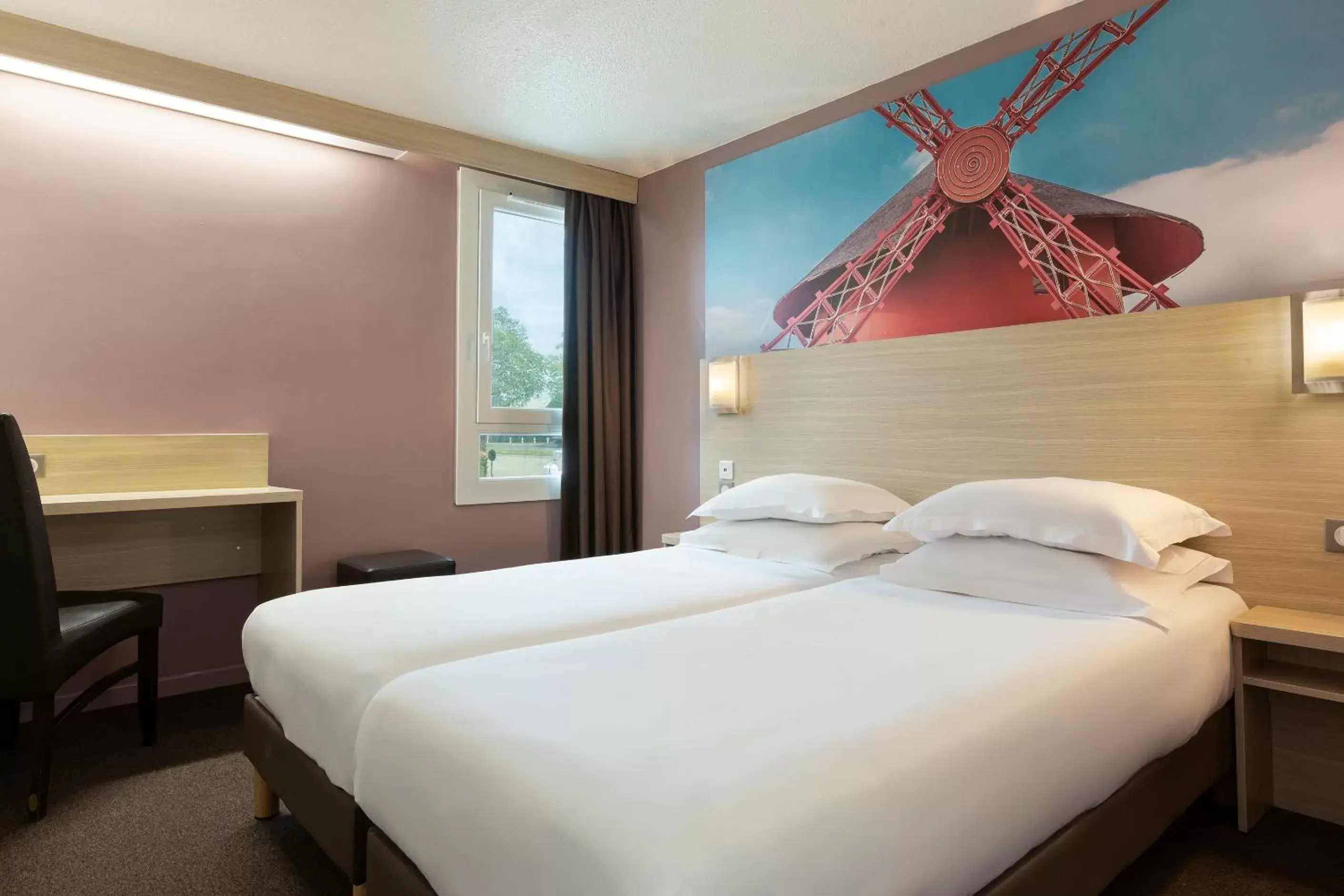 Bedroom, Bed in B&B HOTEL Marne-la-Vallée Chelles