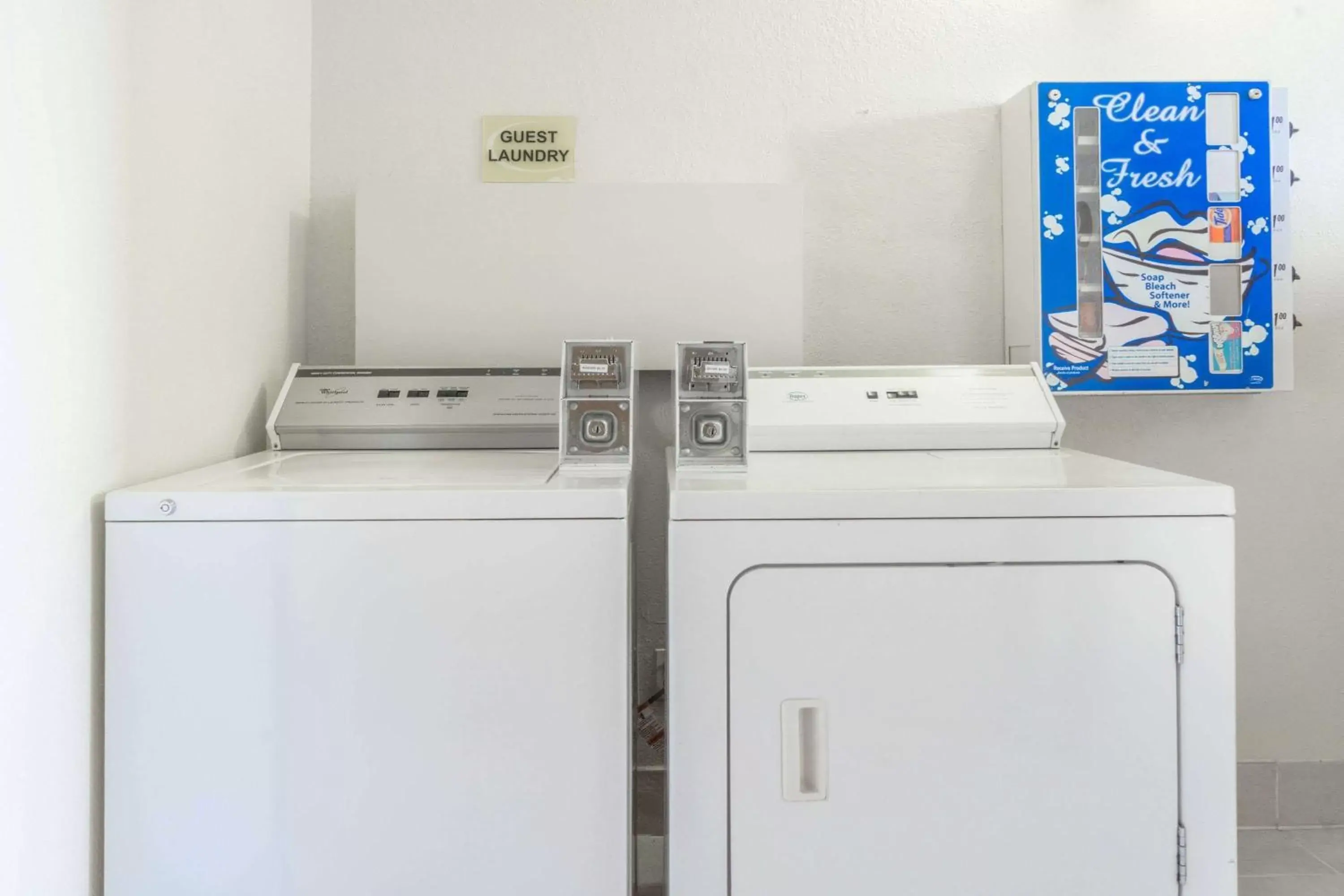 laundry, Kitchen/Kitchenette in Super 8 by Wyndham Zanesville