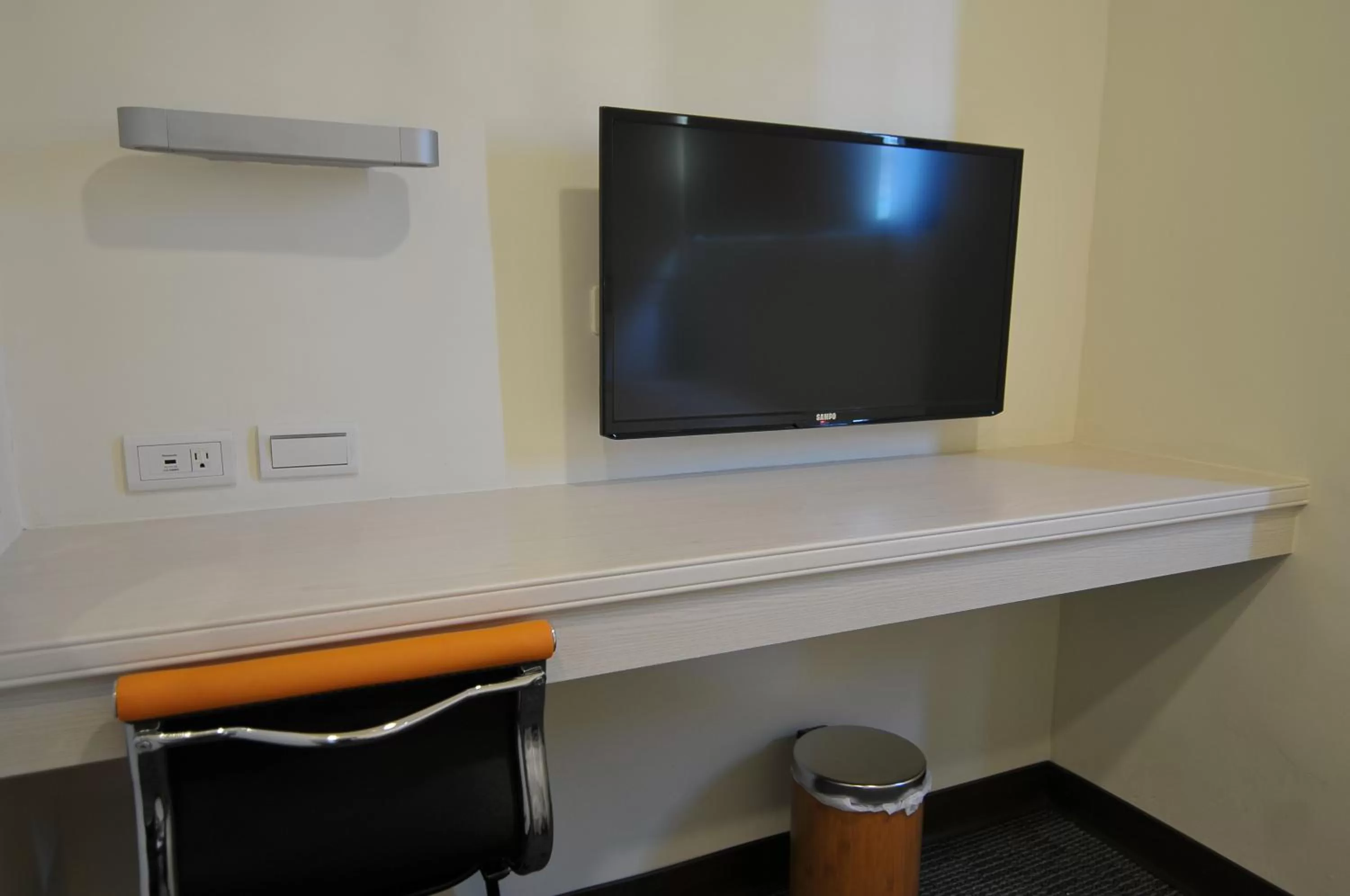 TV and multimedia in Century Hotel