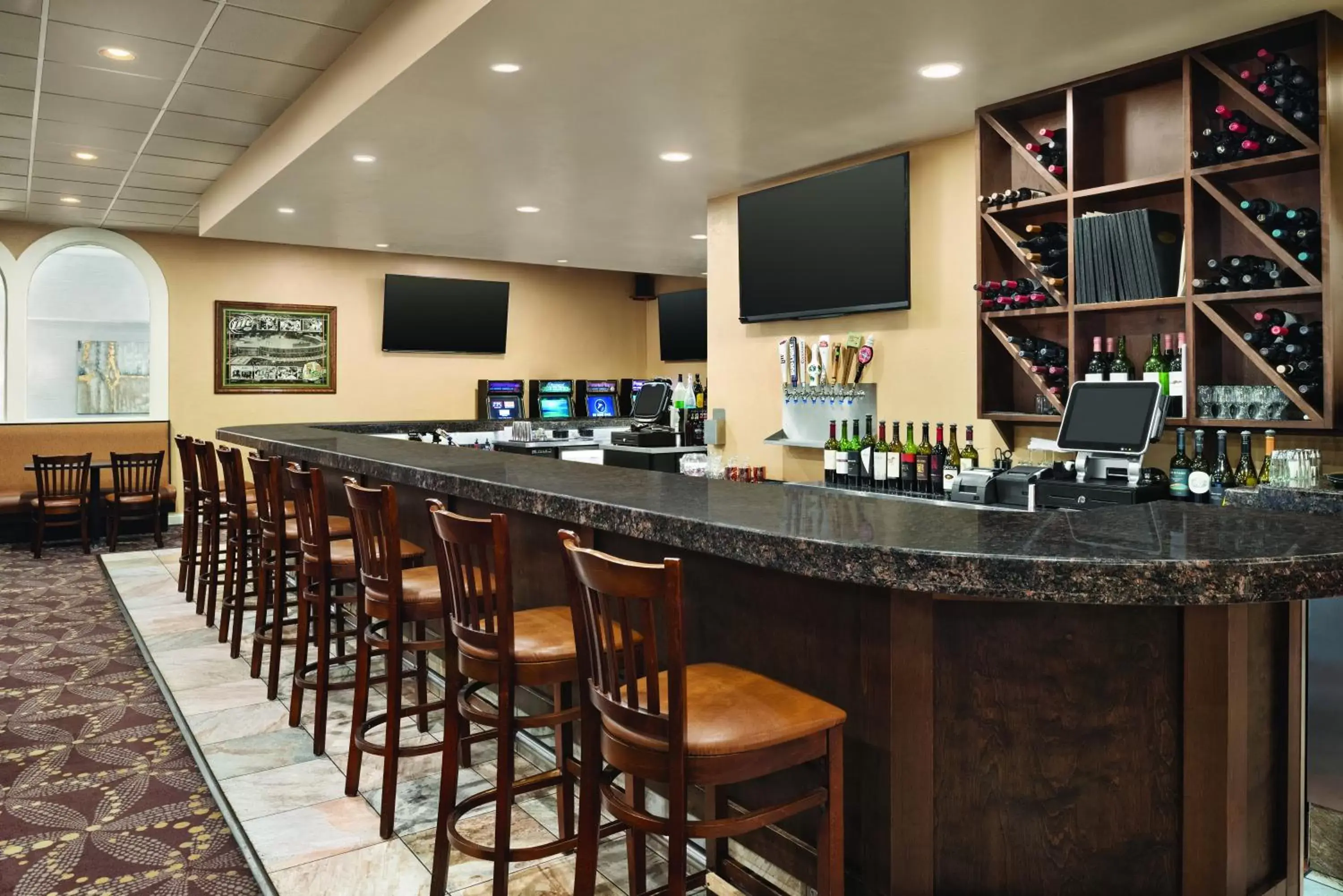 Lounge or bar in Radisson Hotel and Conference Center Fond du Lac