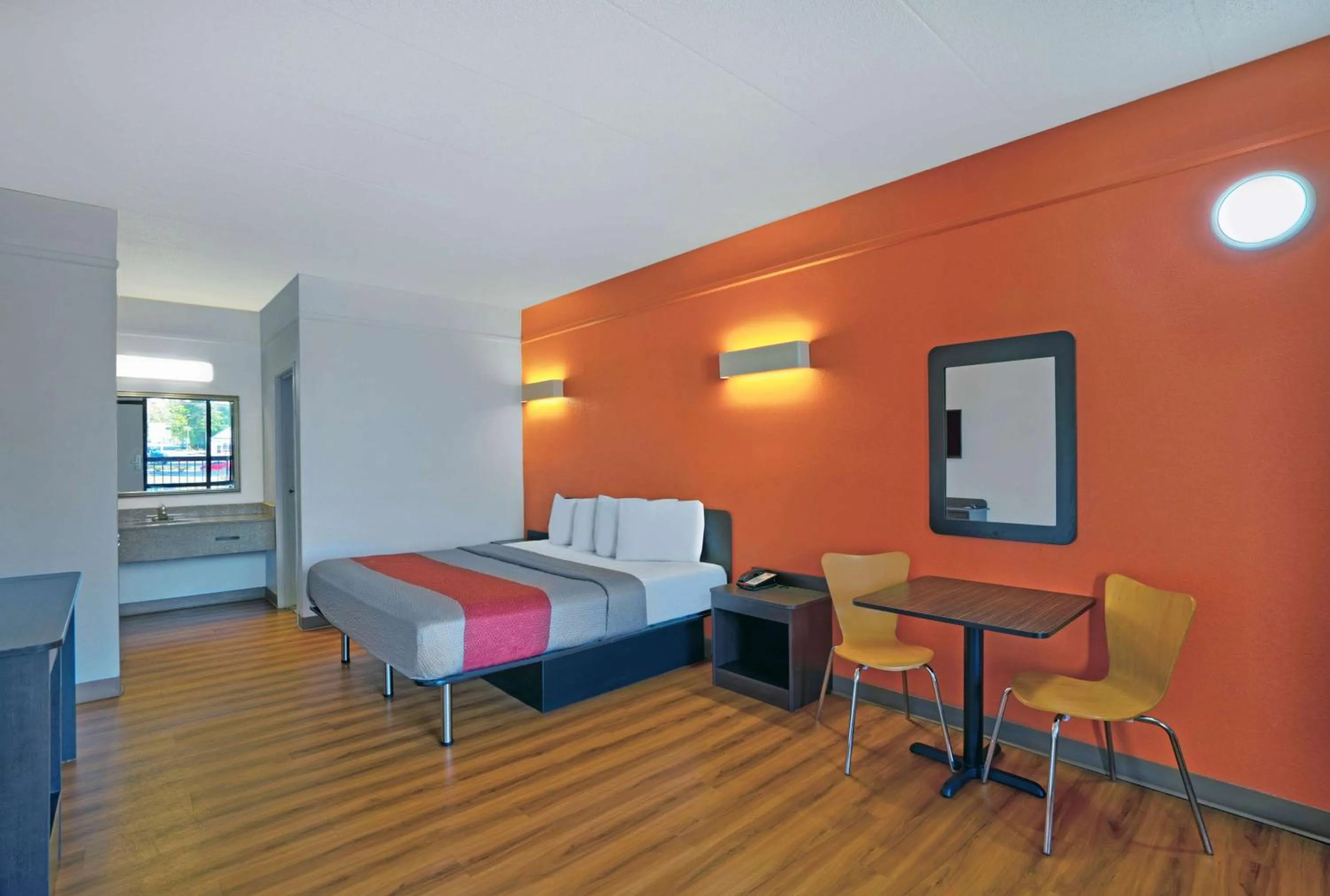 Photo of the whole room, Bed in Motel 6-Seaford, DE