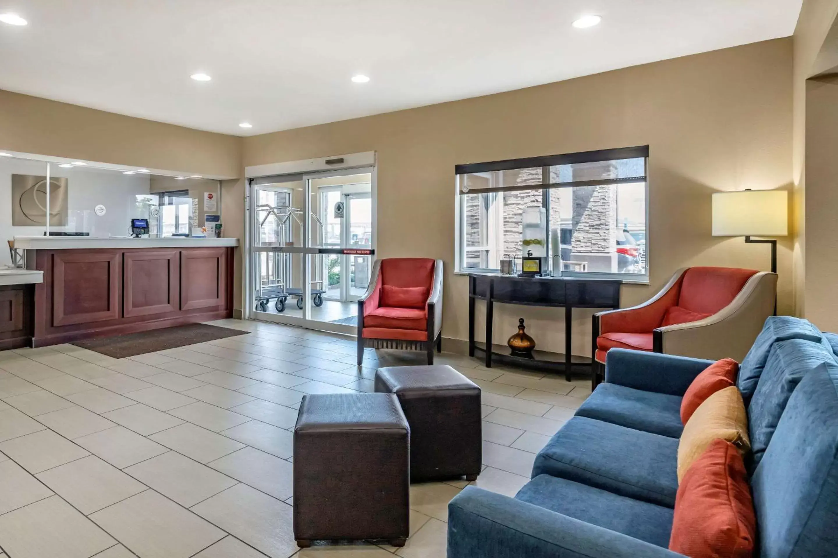 Lobby or reception, Seating Area in Comfort Inn Oklahoma City