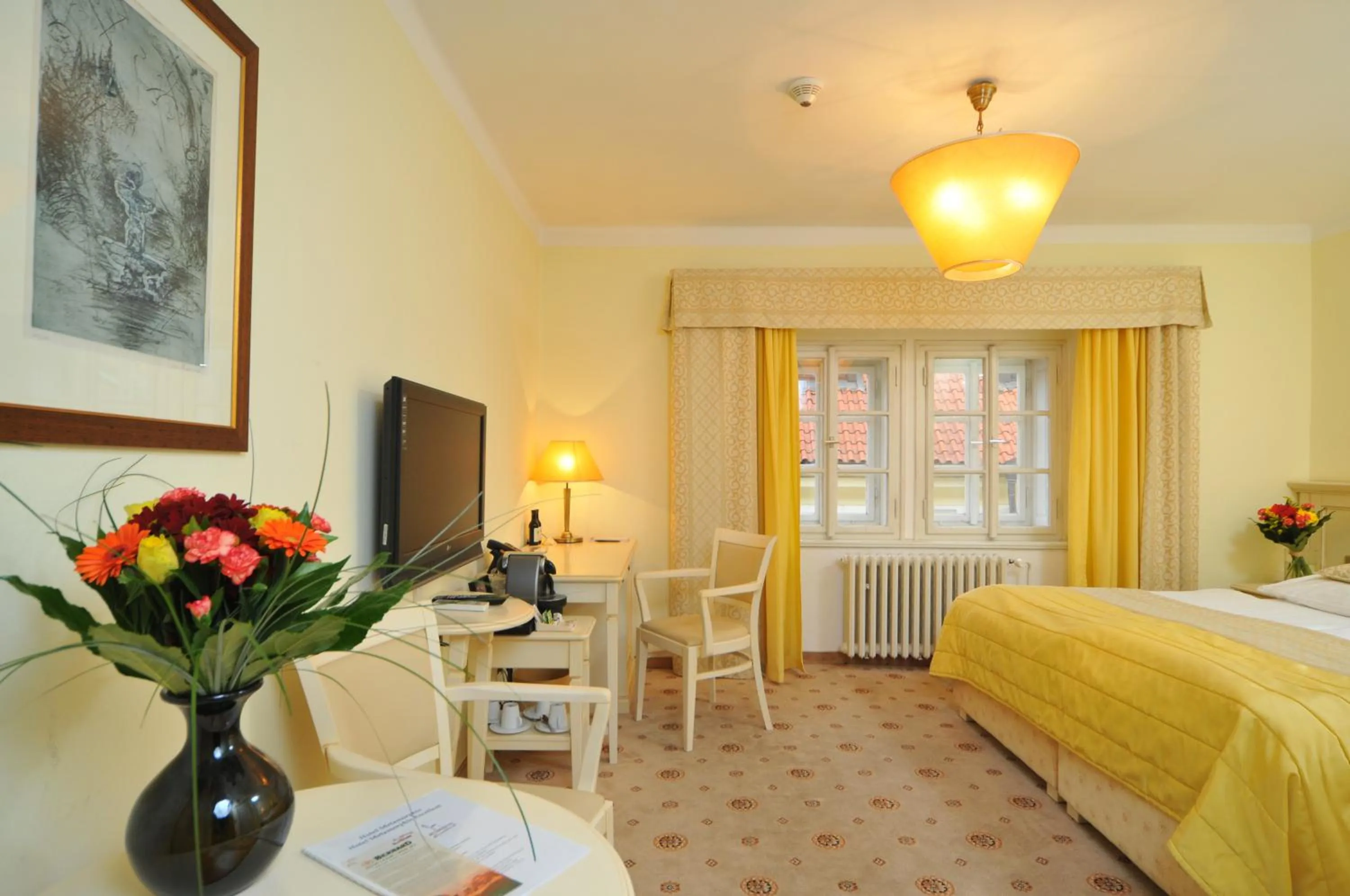 Coffee/tea facilities, Bed in Hotel Metamorphis