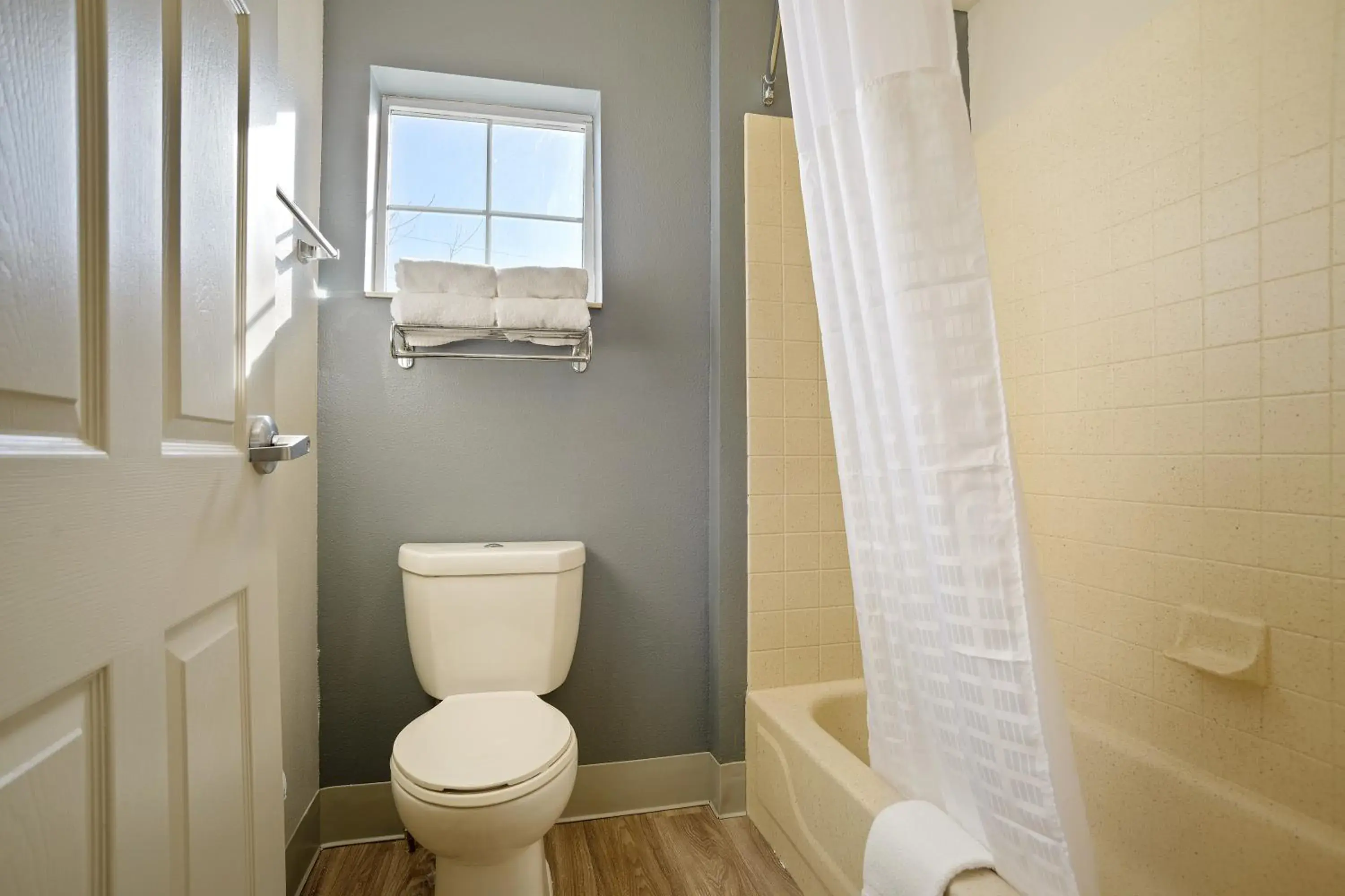 Bathroom in Extended Stay America Suites - Kansas City - Lenexa - 87th St