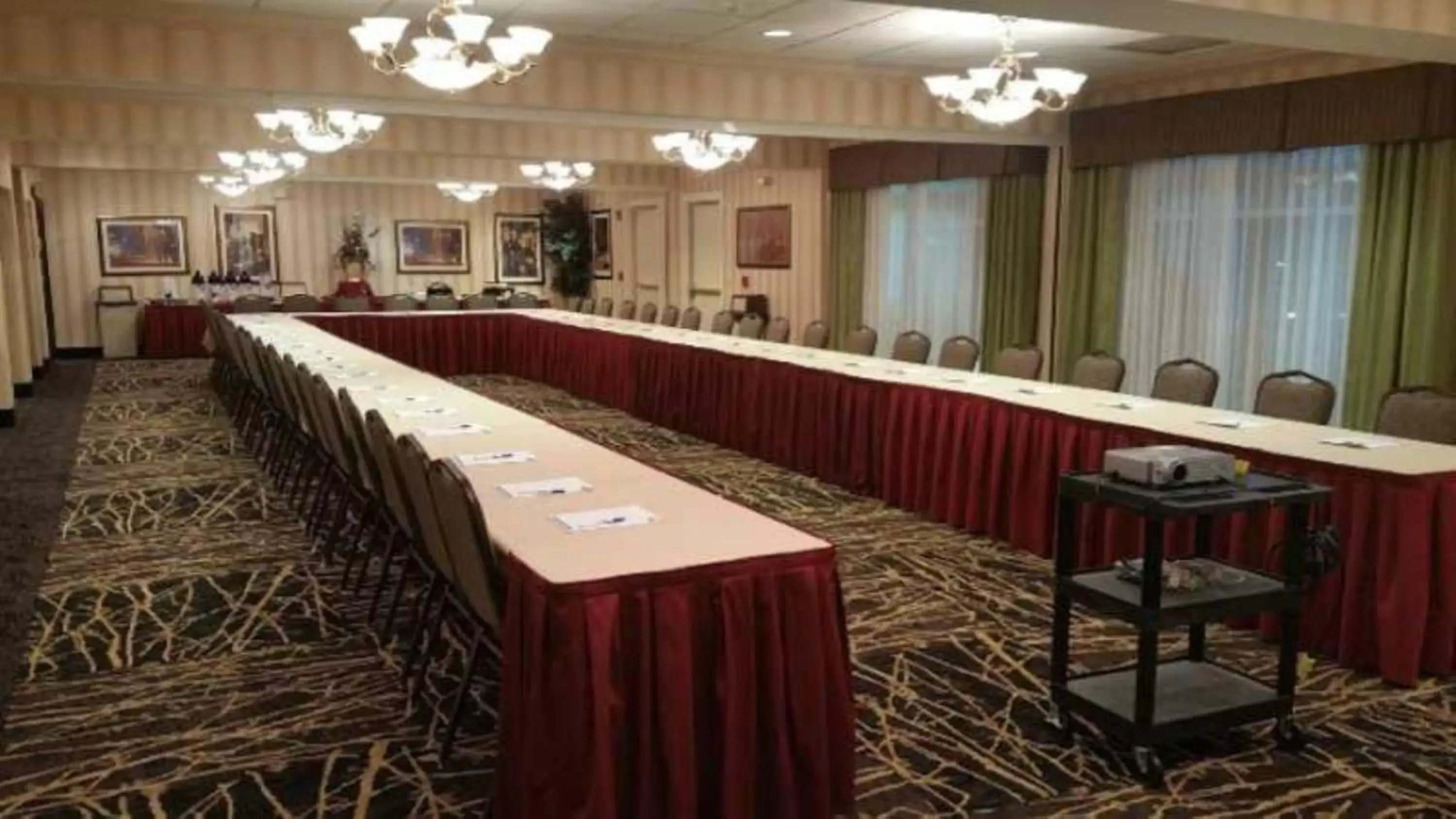 Meeting/conference room in Holiday Inn Express Hotel & Suites Youngstown North-Warren/Niles, an IHG Hotel