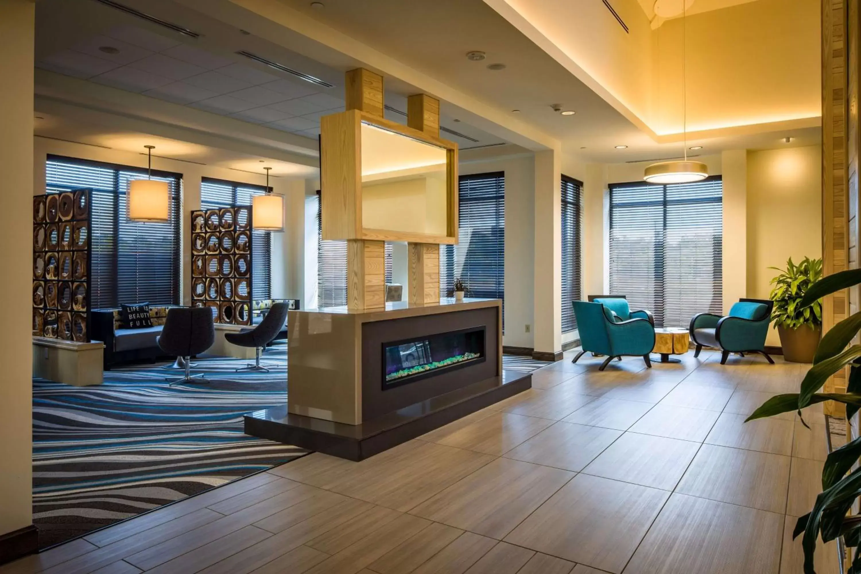 Lobby or reception in Hilton Garden Inn Pittsburgh Airport
