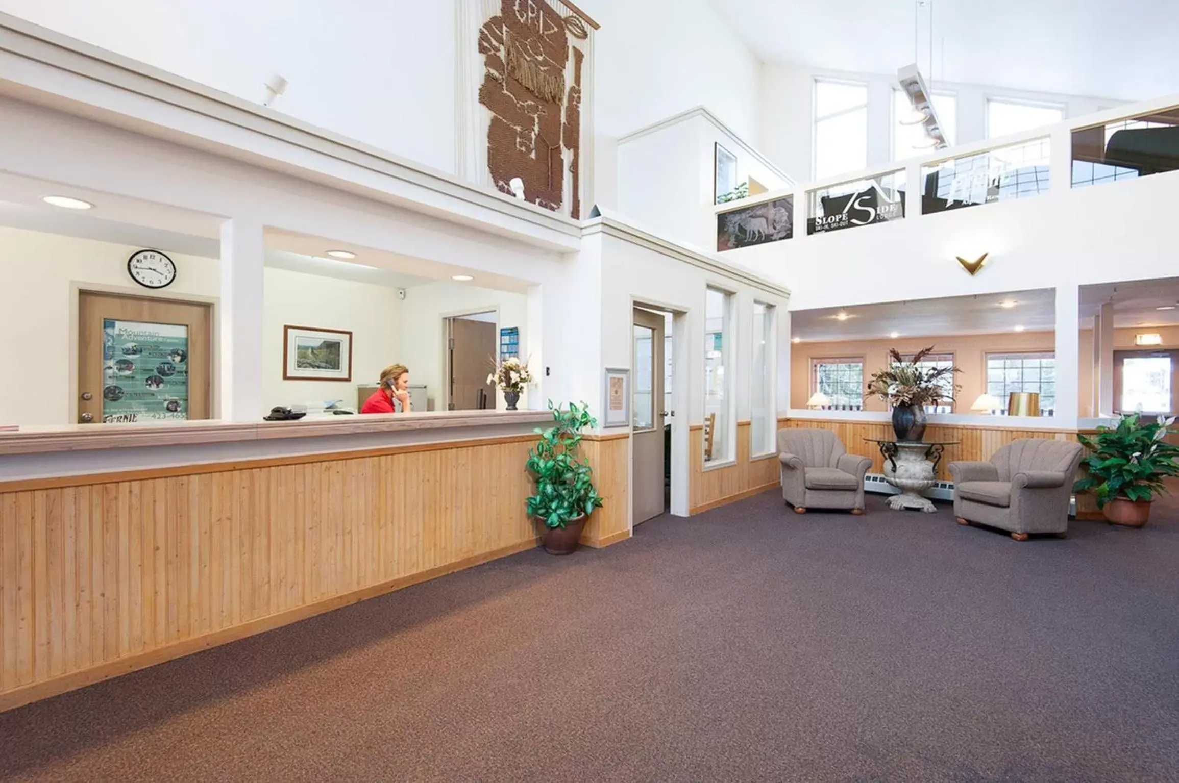 Lobby/Reception in Fernie Slopeside Lodge