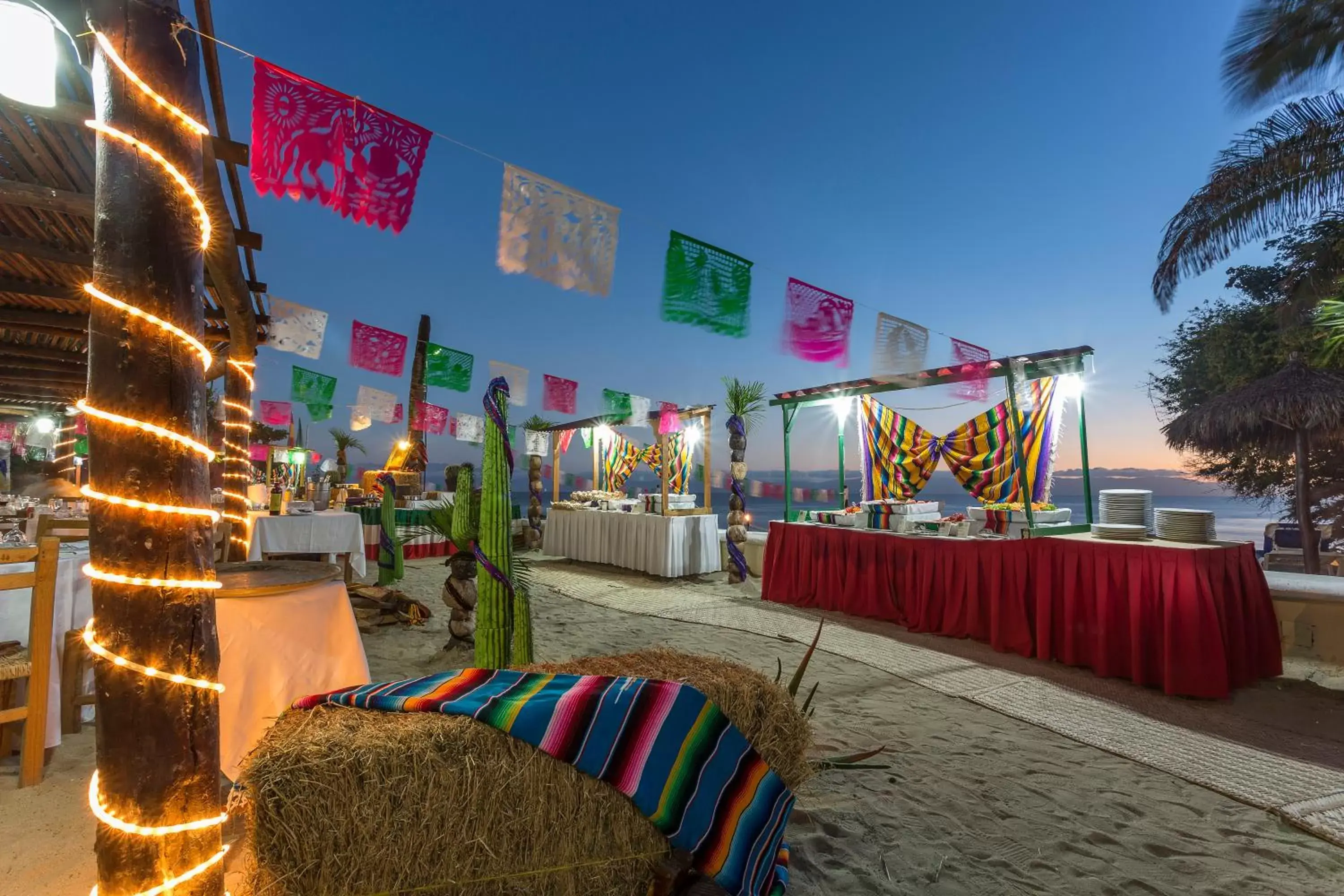Restaurant/places to eat, Banquet Facilities in Grand Palladium Vallarta Resort & Spa - All Inclusive