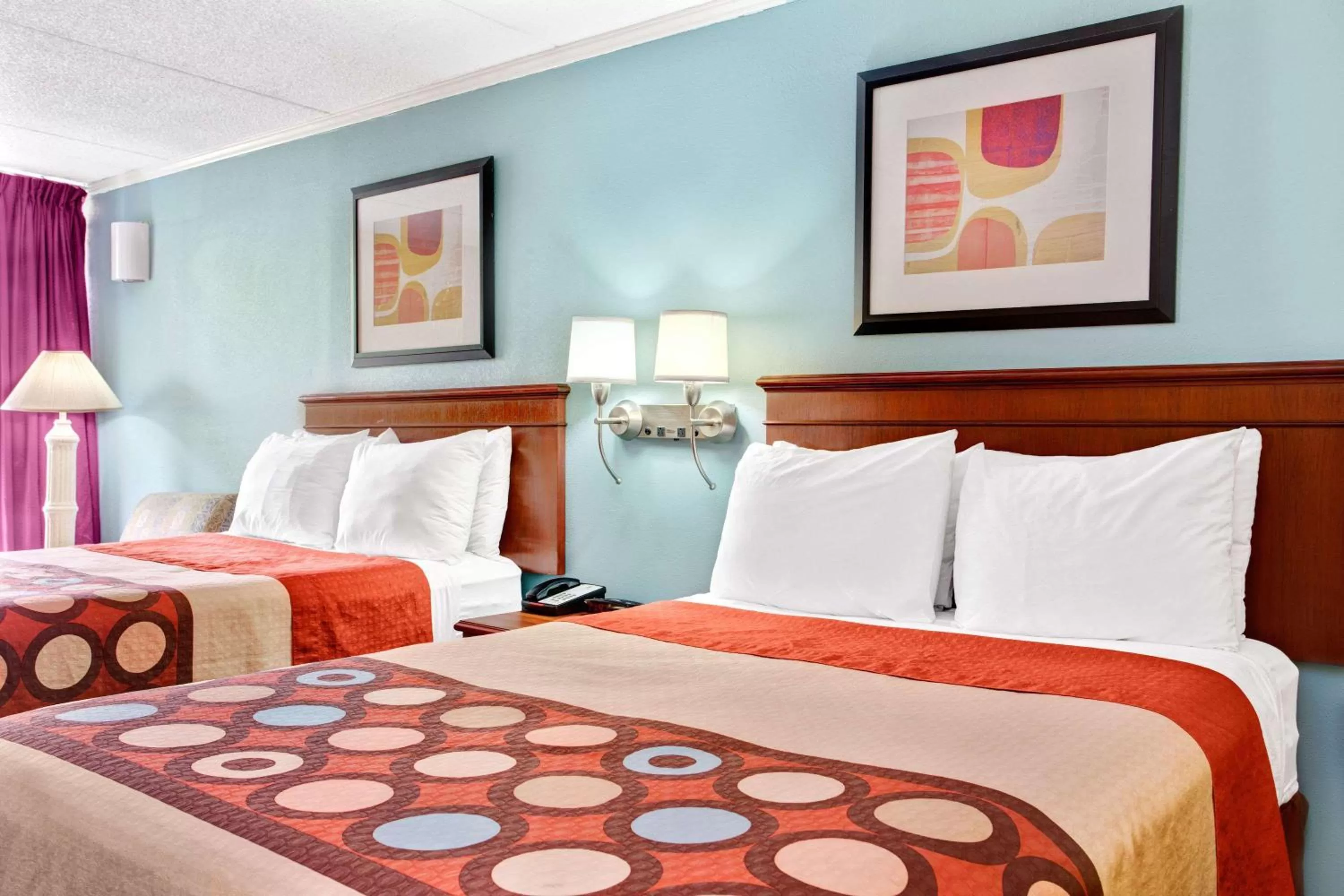 Photo of the whole room, Bed in Super 8 Downtown Raleigh