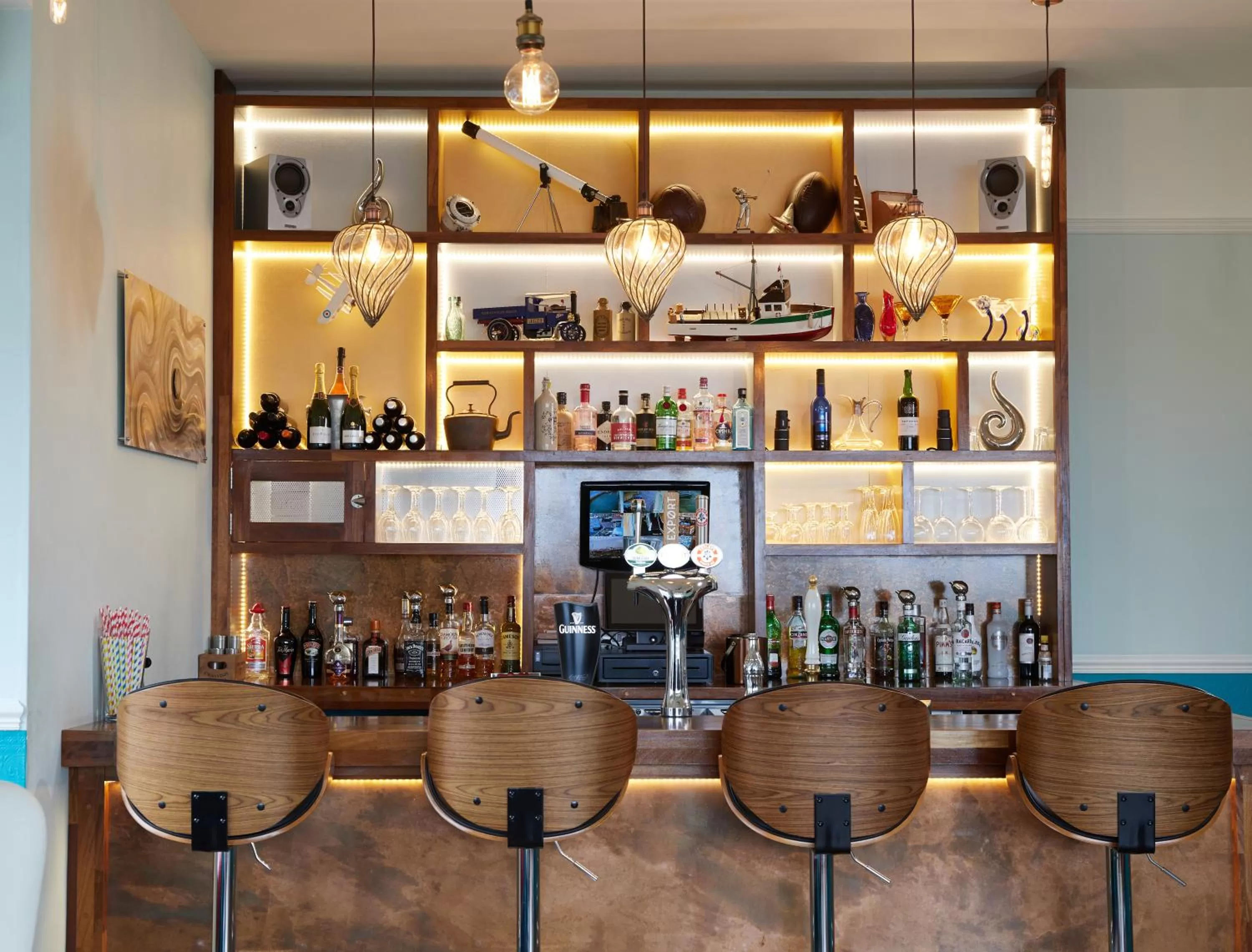 Lounge or bar in Marine Lodge