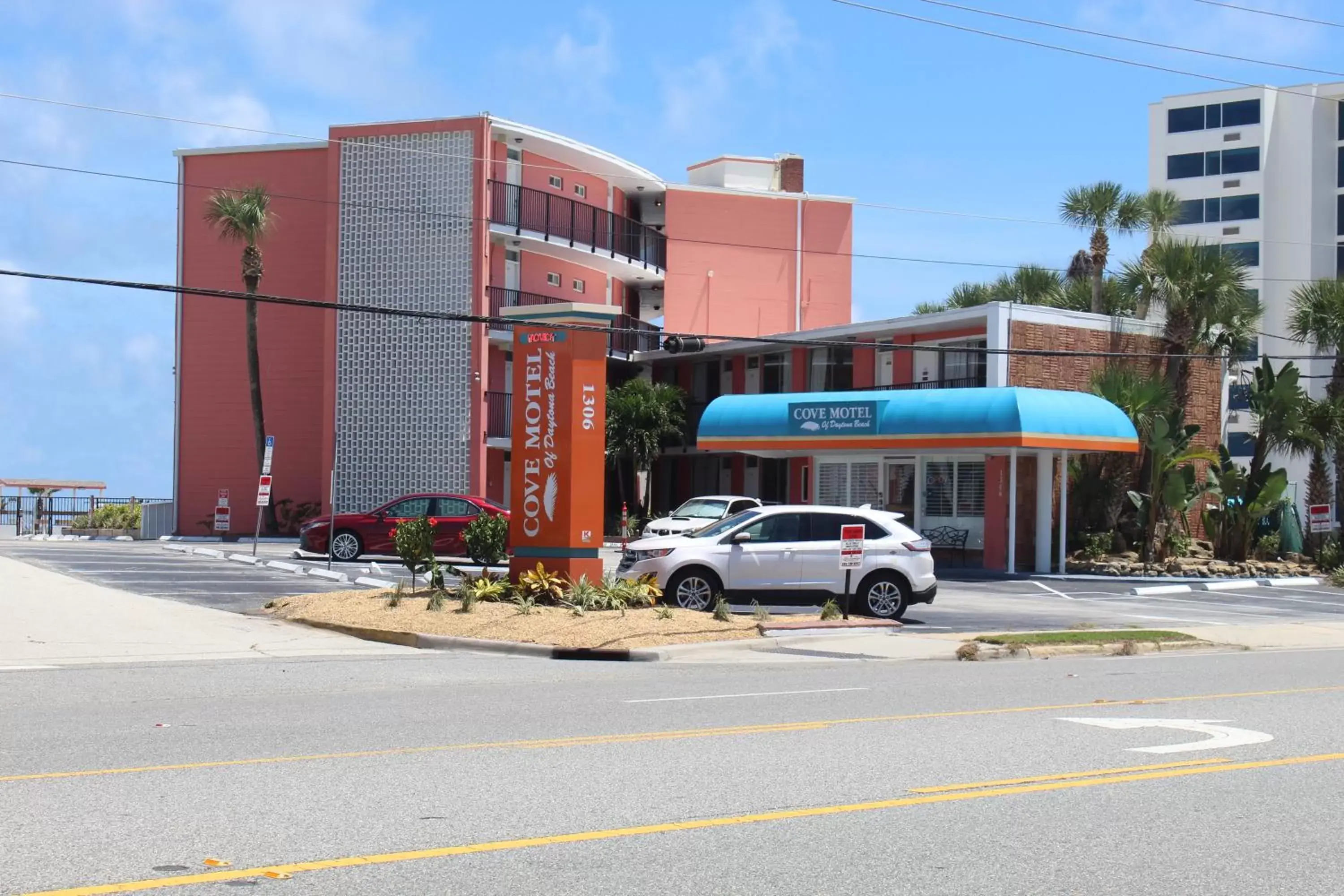 Property Building in Cove Motel Oceanfront