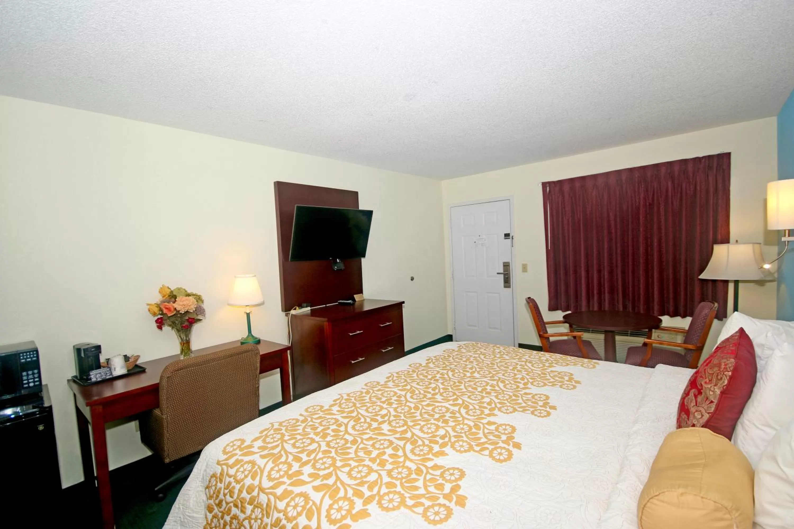 Coffee/tea facilities, Bed in Hamilton Inn Jonesville I-77