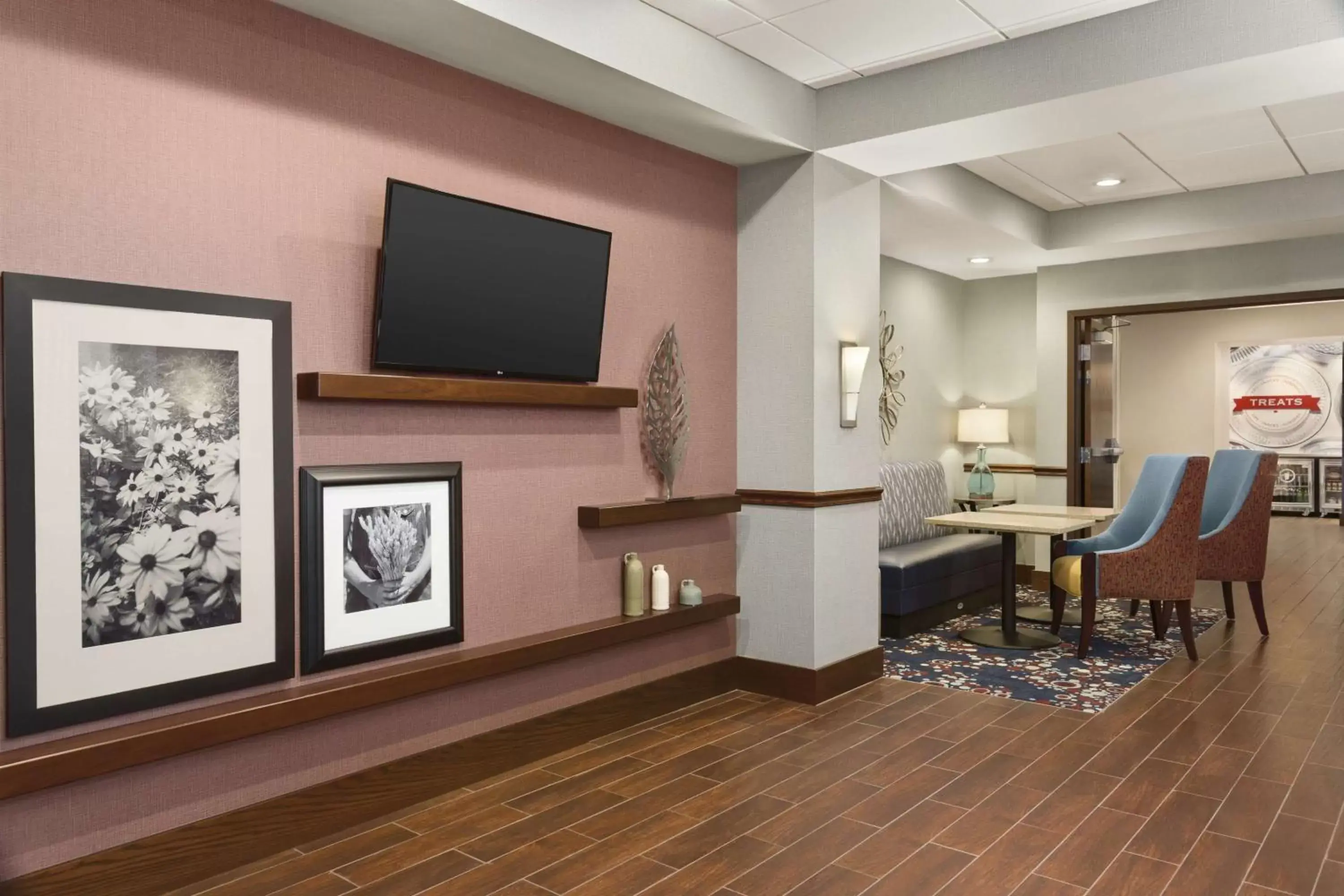 Lobby or reception, TV/Entertainment Center in Hampton Inn Penn Yan, NY