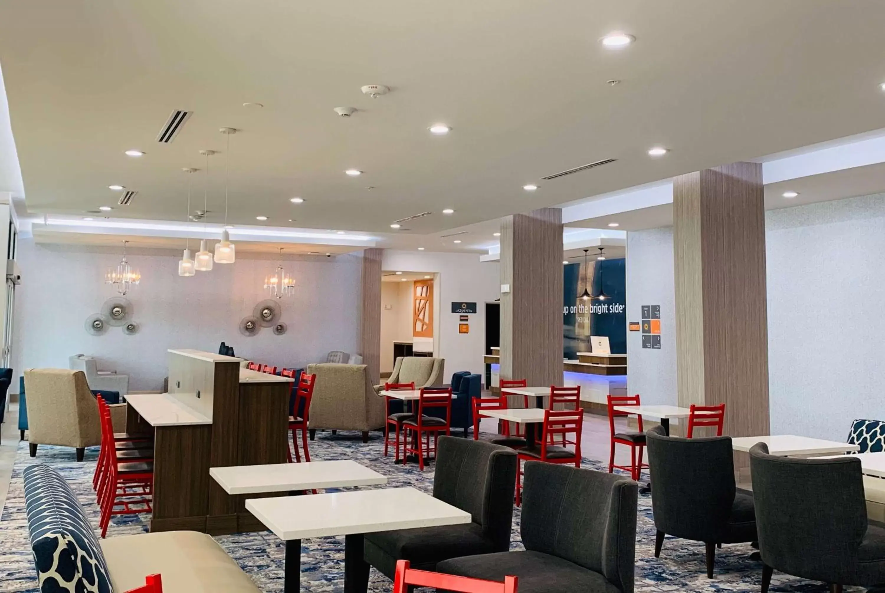 Restaurant/Places to Eat in La Quinta Inn & Suites by Wyndham - Red Oak TX IH-35E