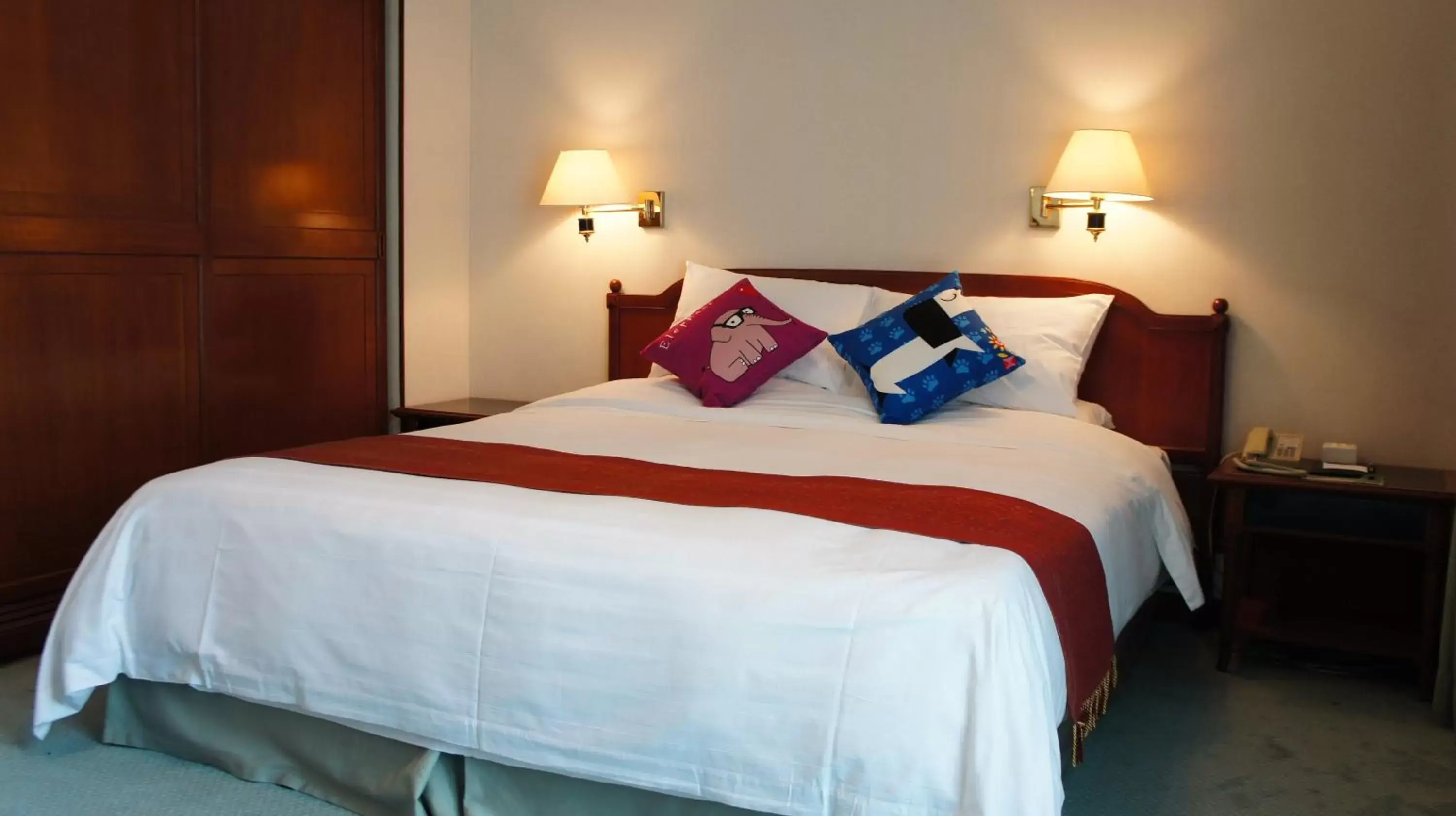 Bedroom, Bed in Ramada by Wyndham Pearl Guangzhou-Canton Fair Free Shuttle Bus