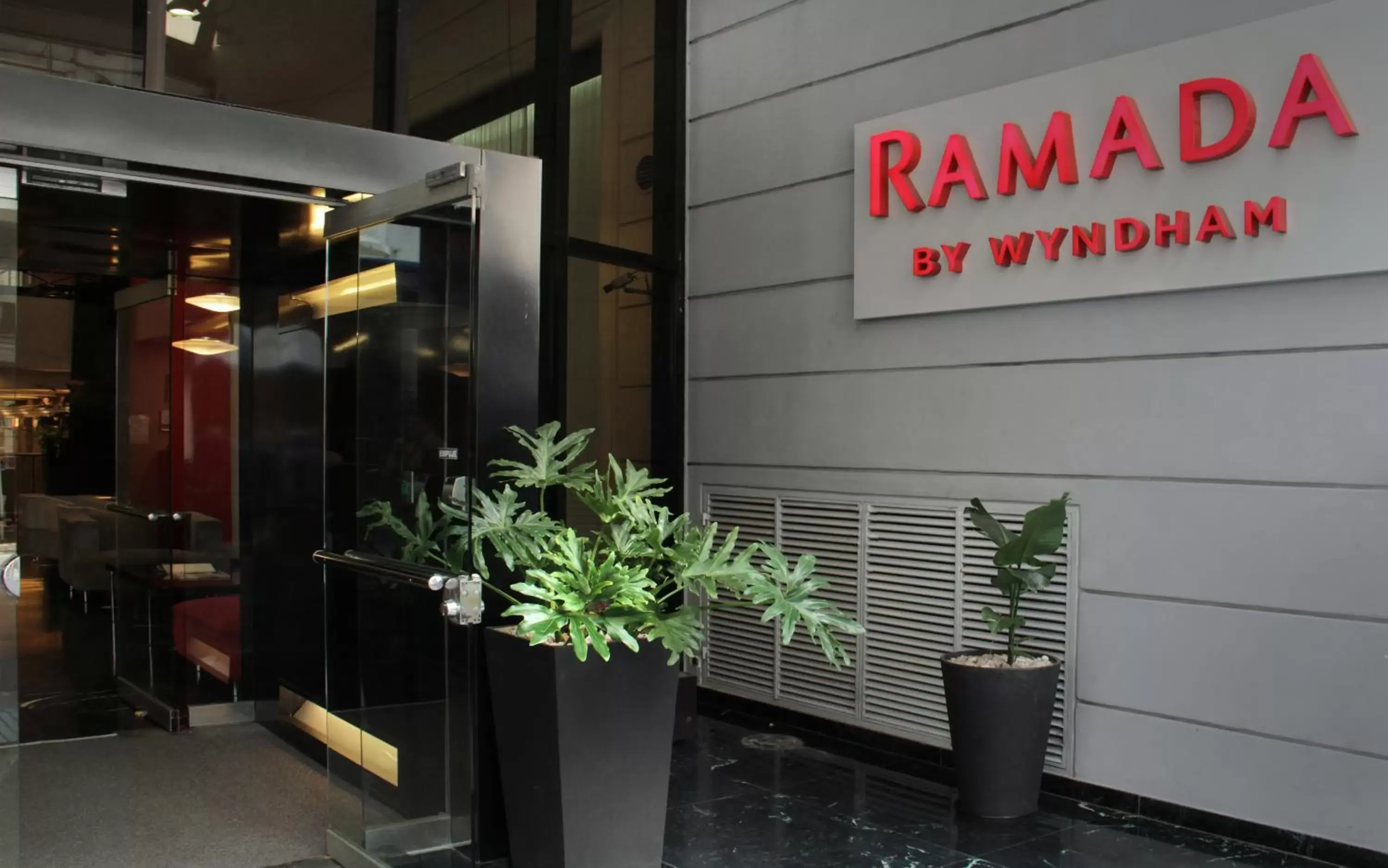 Facade/entrance in Ramada by Wyndham Buenos Aires Centro Facade/entrance in Ramada by Wyndham Buenos Aires Centro