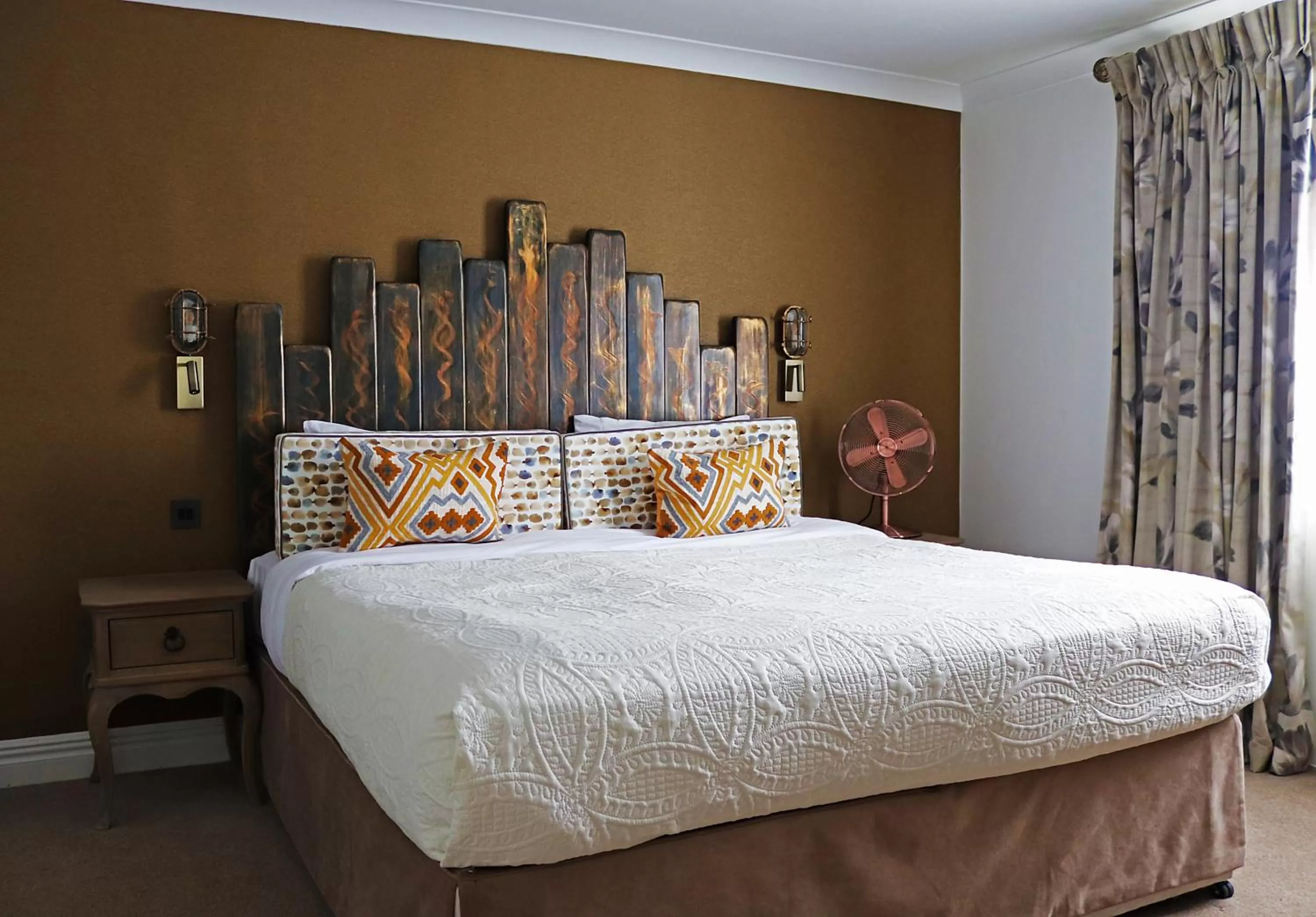 Bed in Shillingford Bridge Hotel