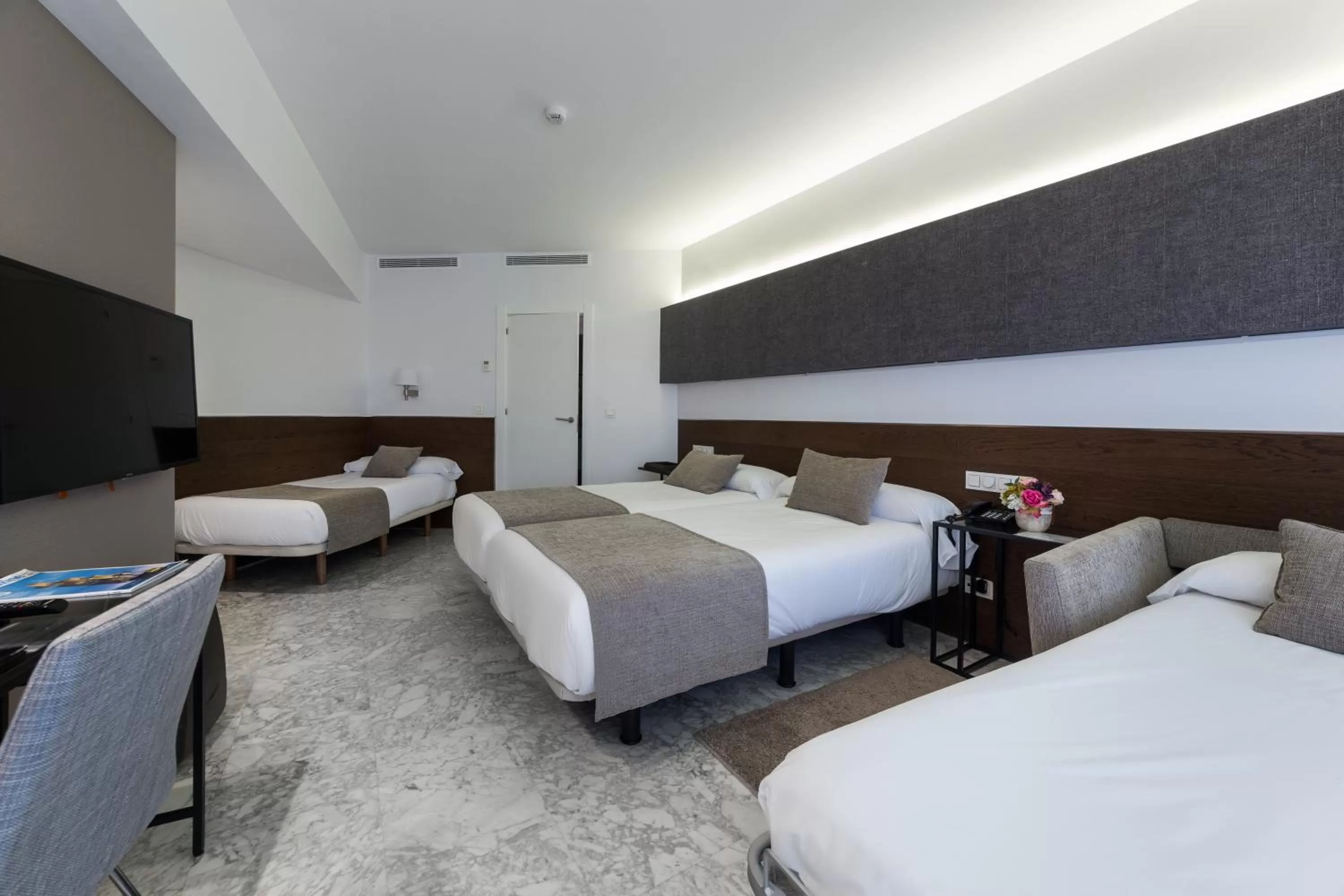 Photo of the whole room, Bed in Hotel Avenida