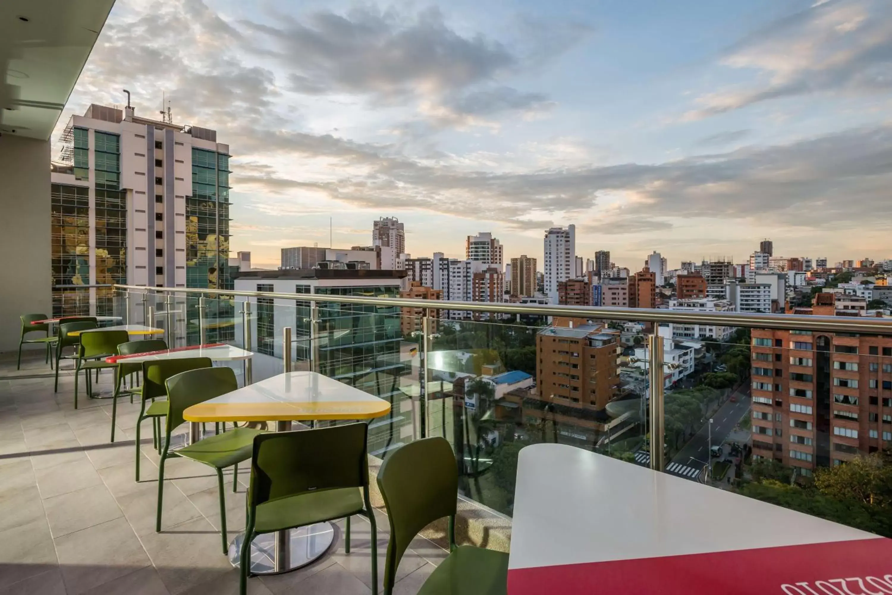 Restaurant/places to eat in Hampton By Hilton Bucaramanga