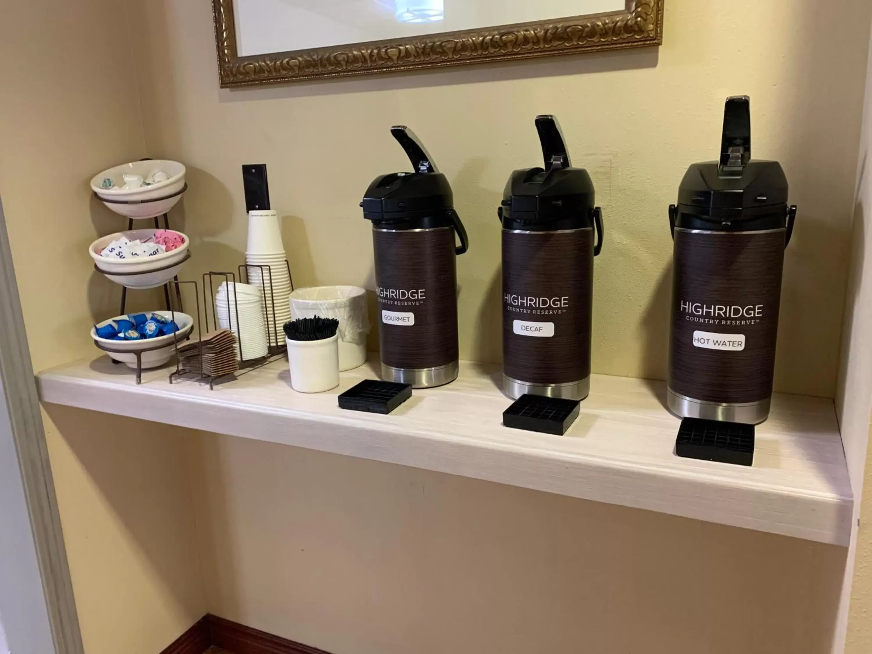 Coffee/tea facilities in Country Inn & Suites by Radisson, Kearney, NE