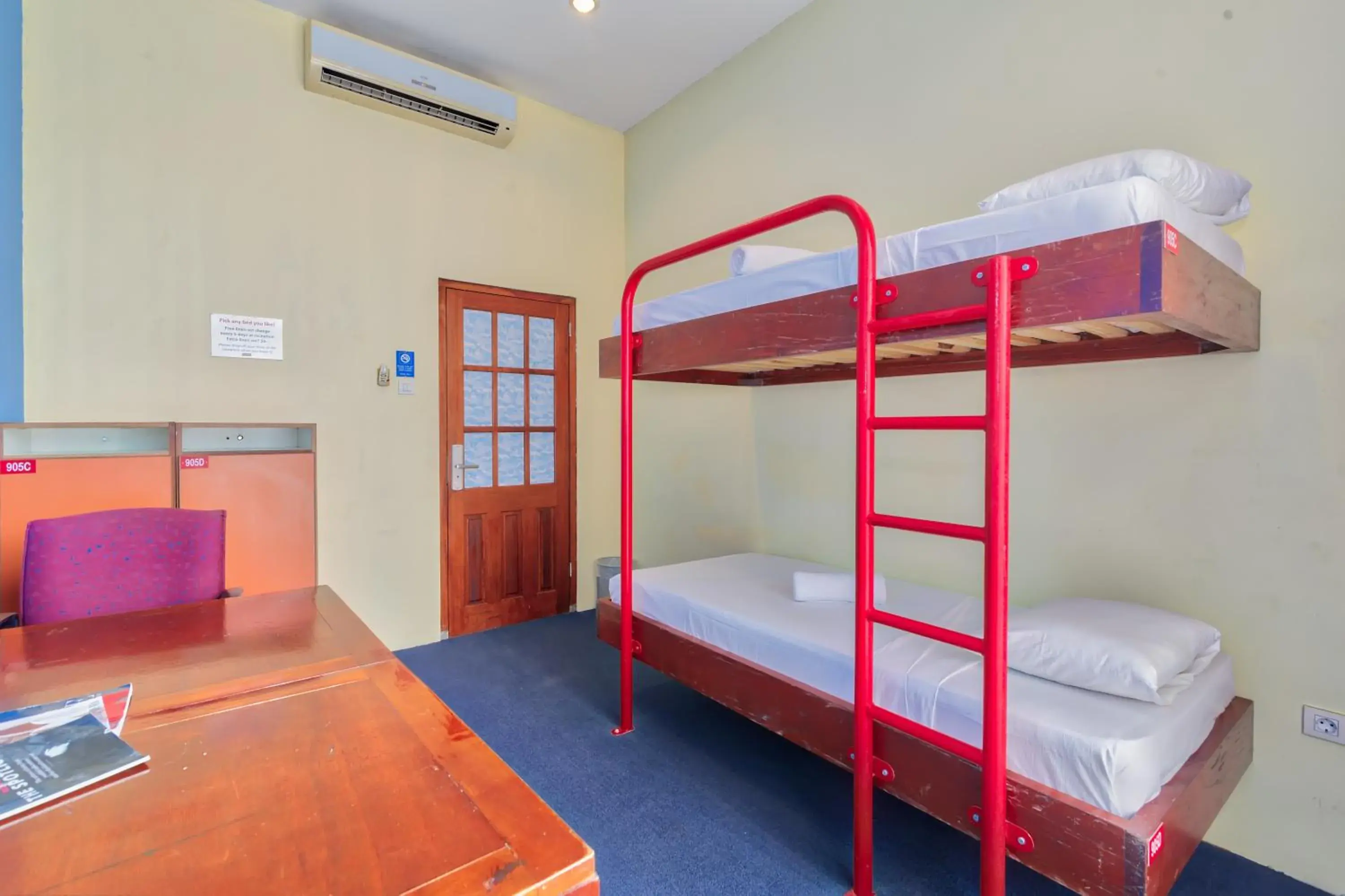 bunk bed in First Curacao Hostel