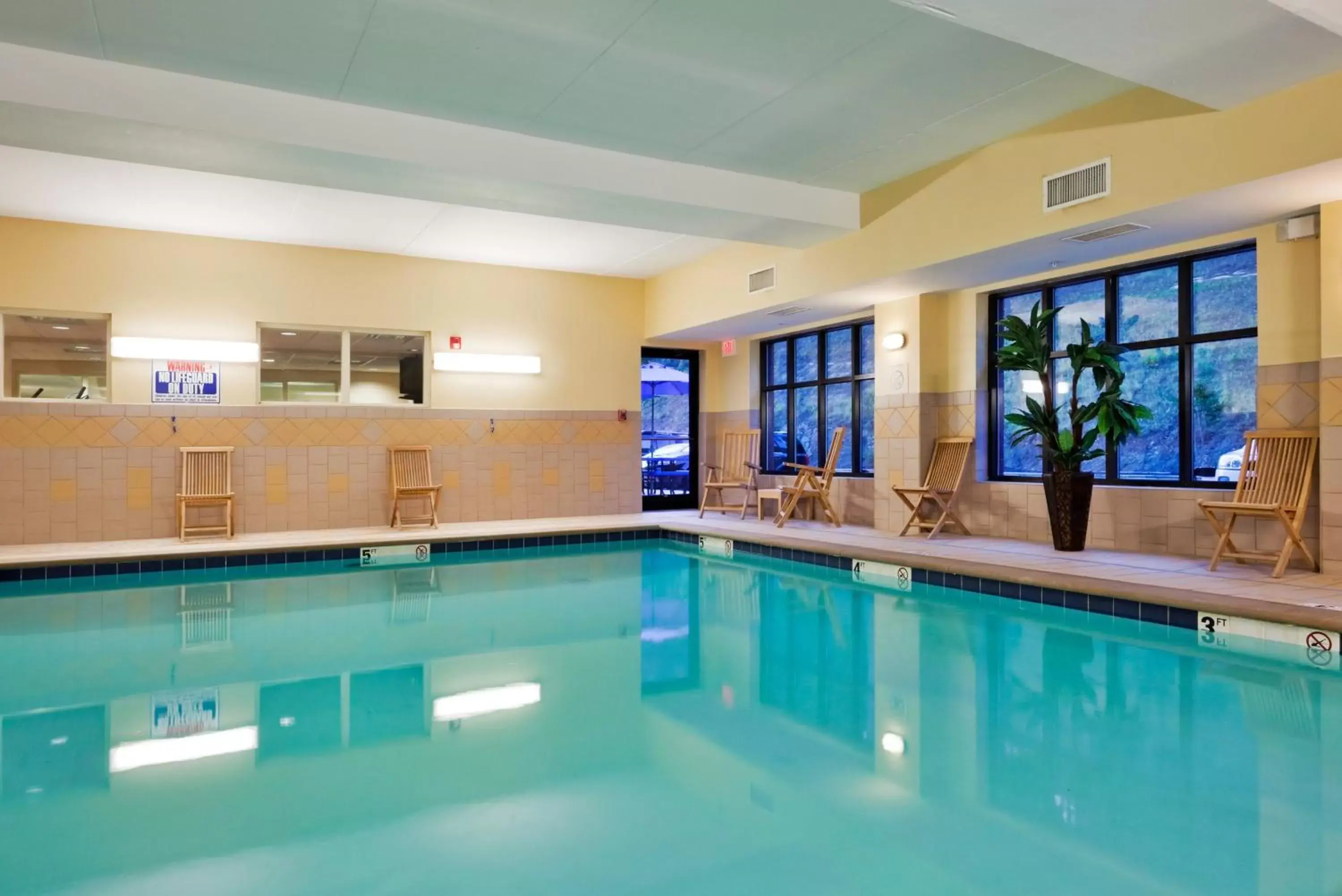 Swimming Pool in Holiday Inn Express Hotel & Suites Harriman, an IHG Hotel