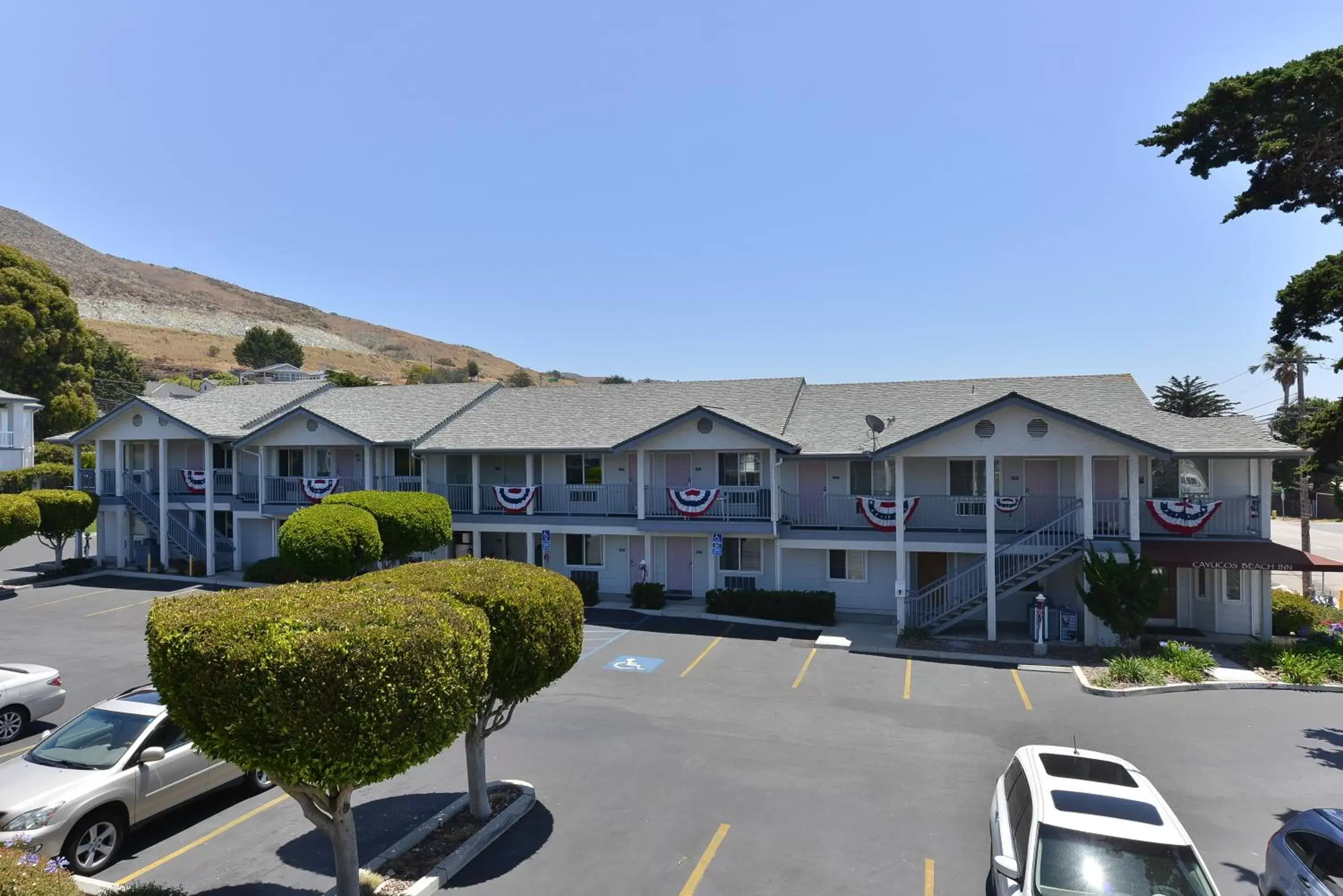Facade/entrance in Cayucos Beach Inn Facade/entrance in Cayucos Beach Inn