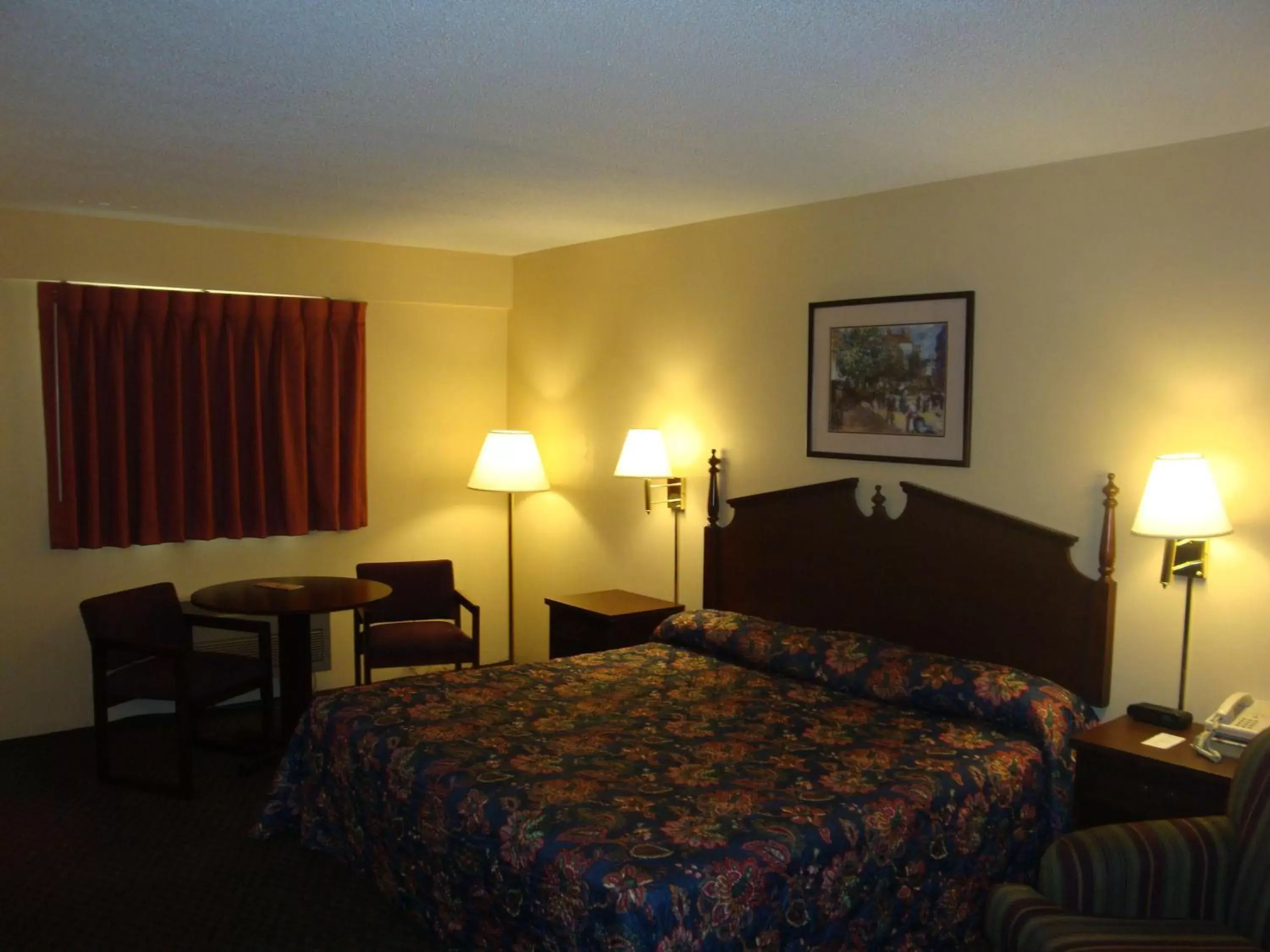 Photo of the whole room, Bed in Wilmington Inn