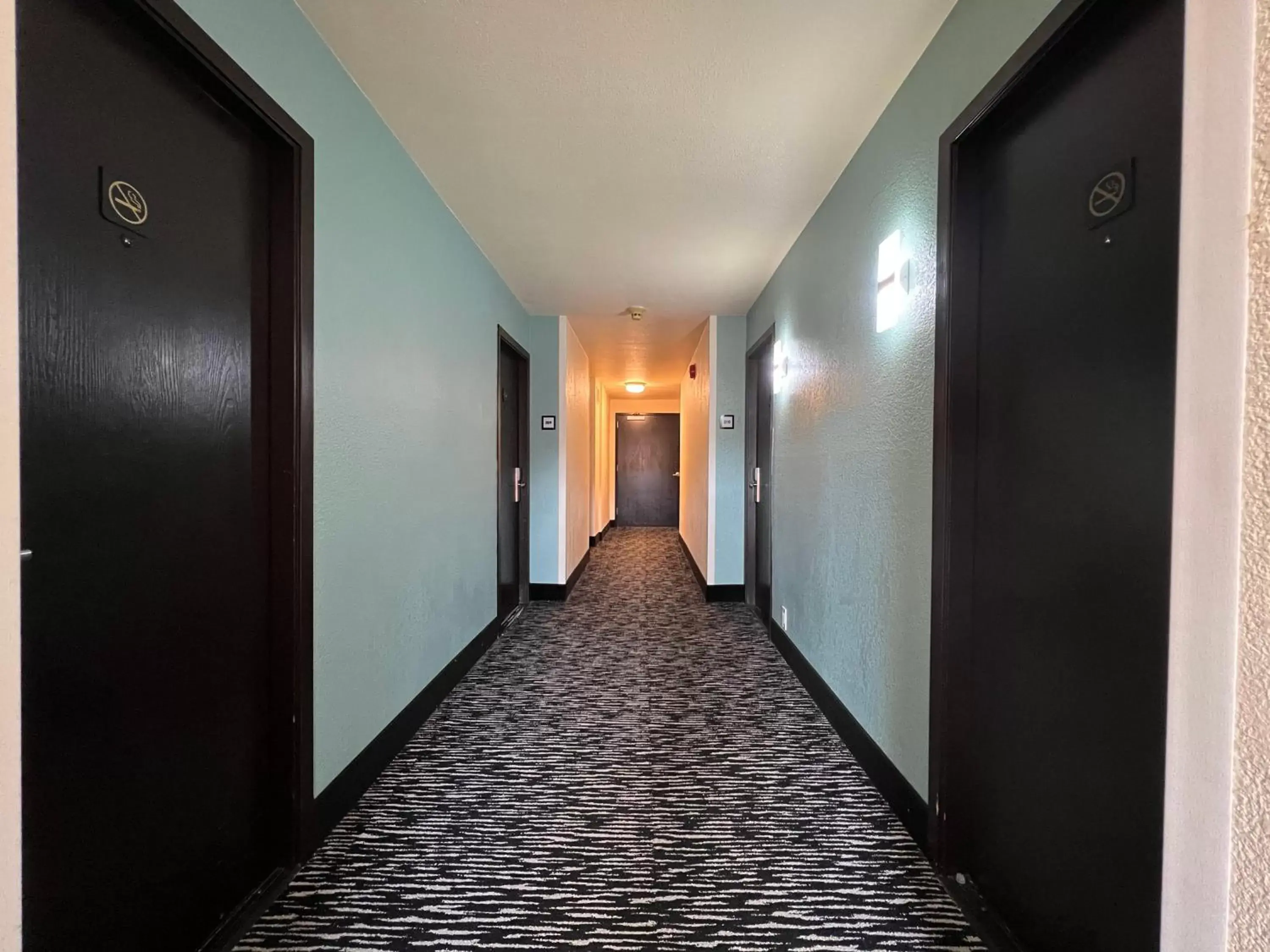 Property building in Quality Inn Portland Airport PDX