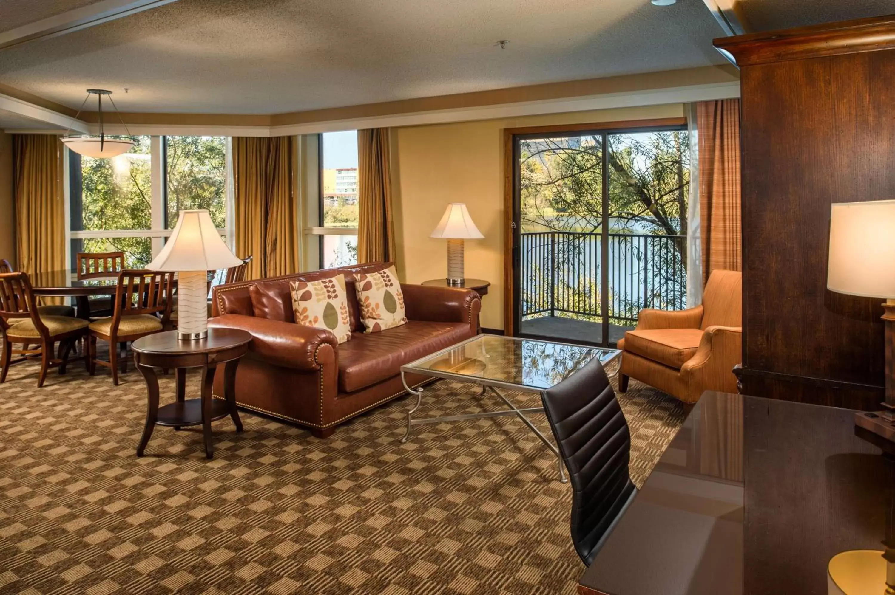 Bedroom, Seating Area in DoubleTree by Hilton Seattle Airport