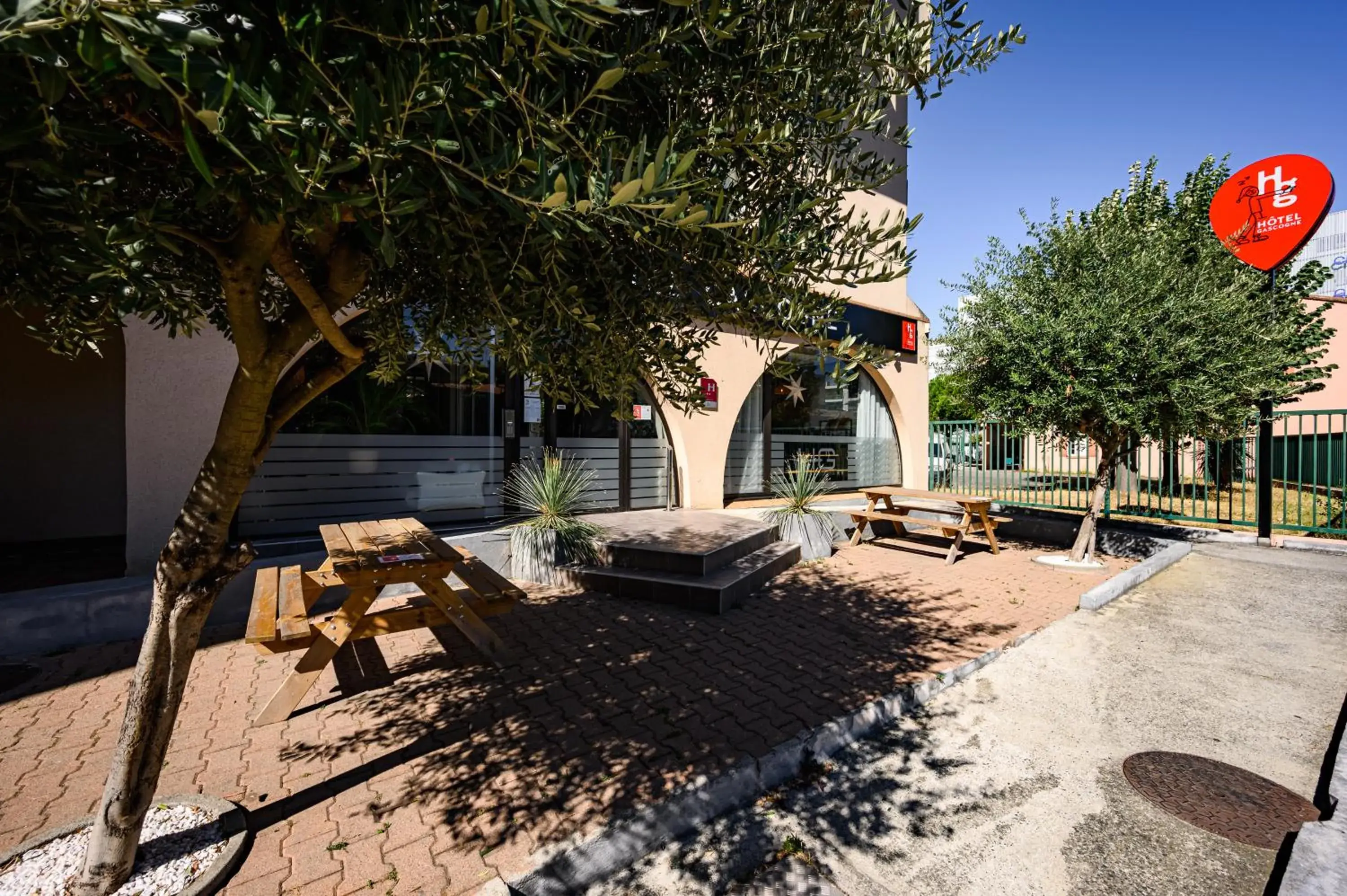 Facade/entrance, Property Building in Hotel Gascogne