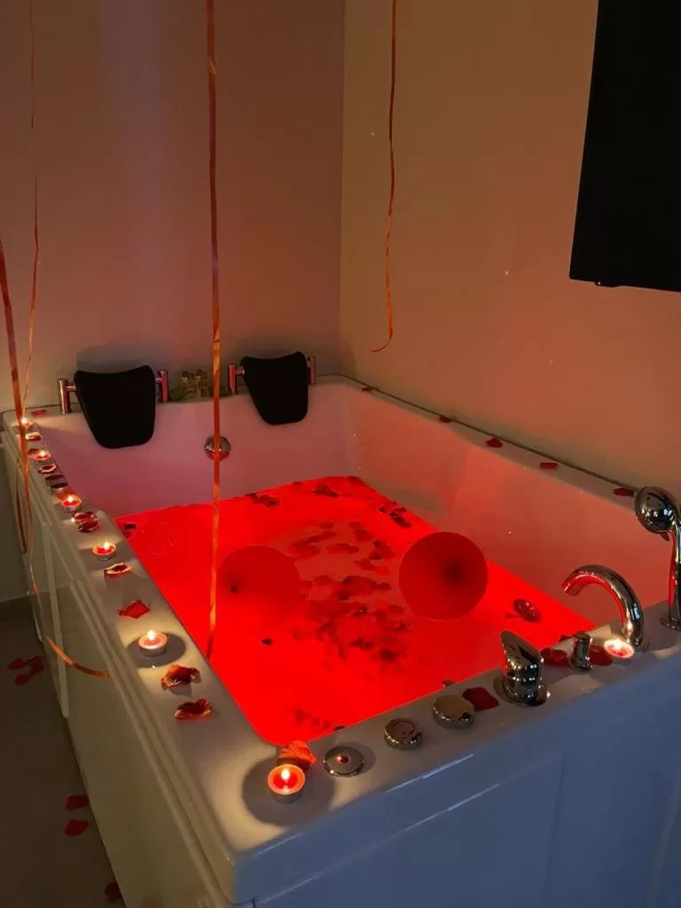 Hot Tub, Bathroom in 313 Villa City Center Hotel